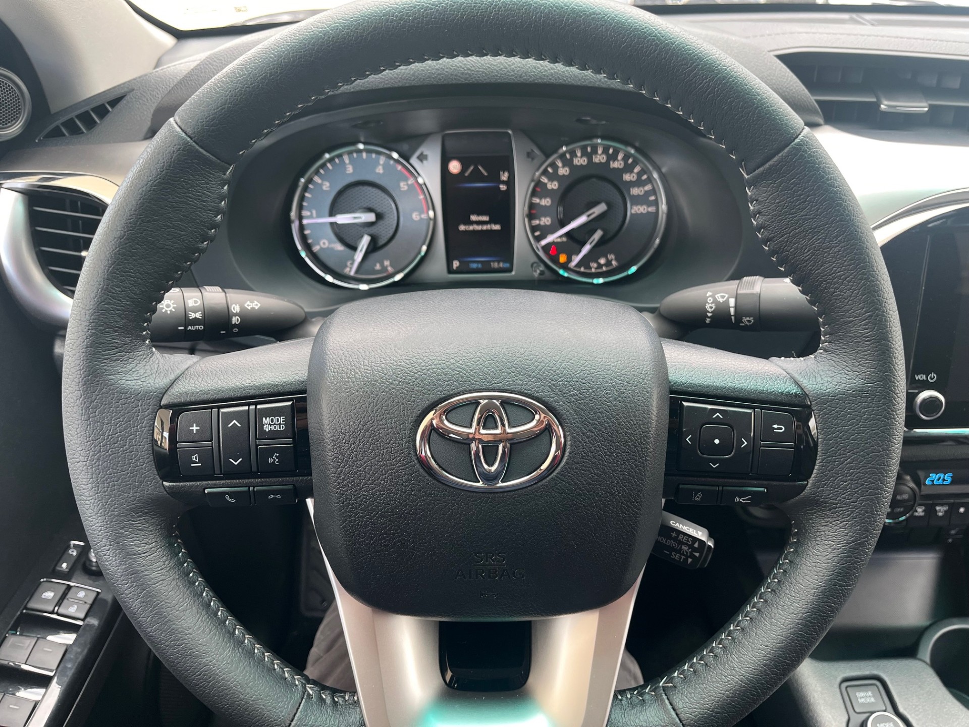 TOYOTA Hilux 2.8d MHEV Style Double Cab 4x4 - 11