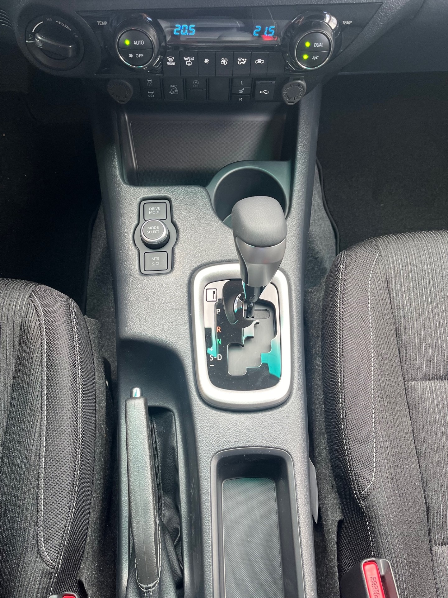 TOYOTA Hilux 2.8d MHEV Style Double Cab 4x4 - 14