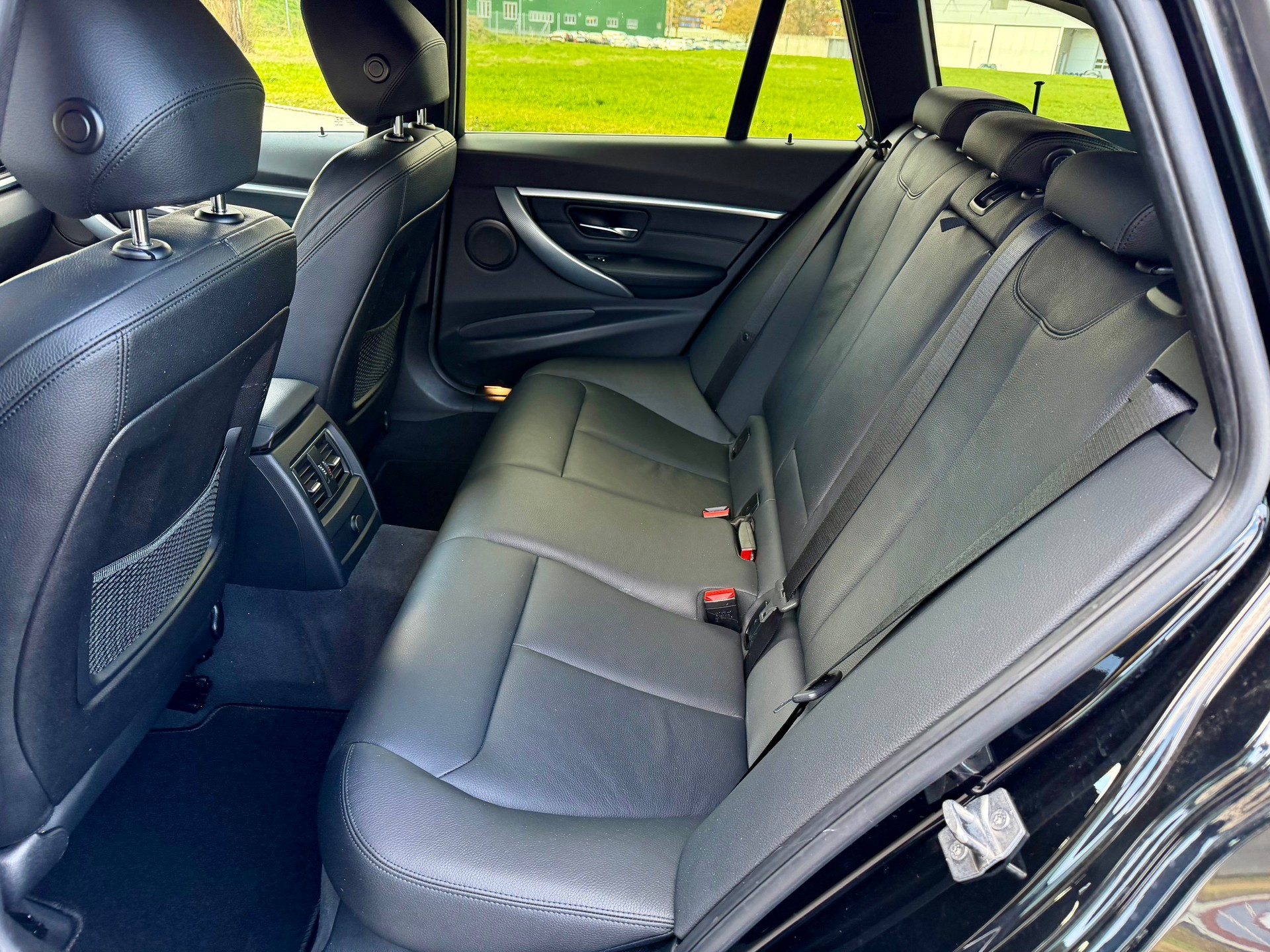 BMW 320d xDrive Touring Edition Sport Line Steptronic - 9