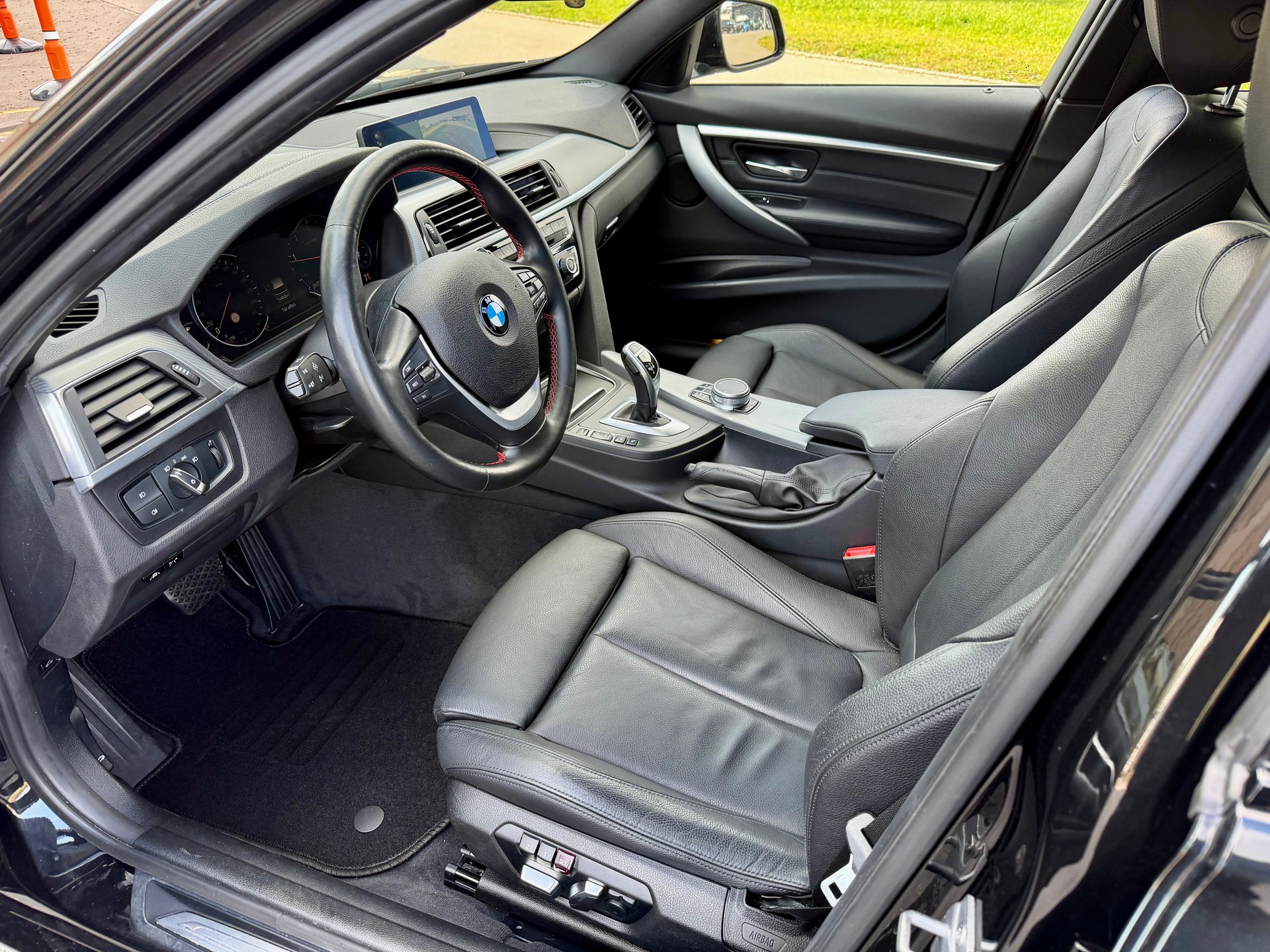 BMW 320d xDrive Touring Edition Sport Line Steptronic - 8