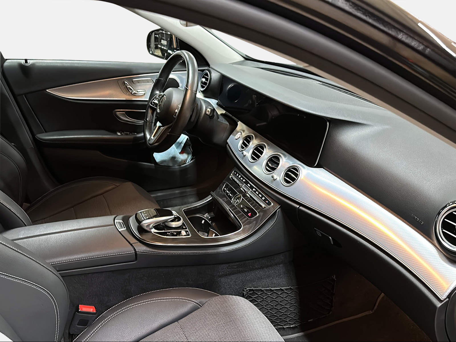 MERCEDES-BENZ E 220 d Swiss Star Avantgarde 4matic Kombi - 13