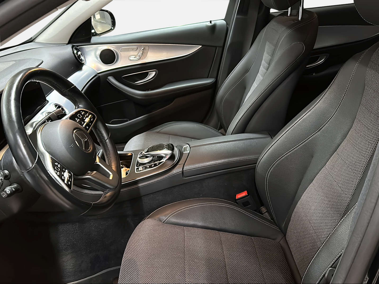 MERCEDES-BENZ E 220 d Swiss Star Avantgarde 4matic Kombi - 14