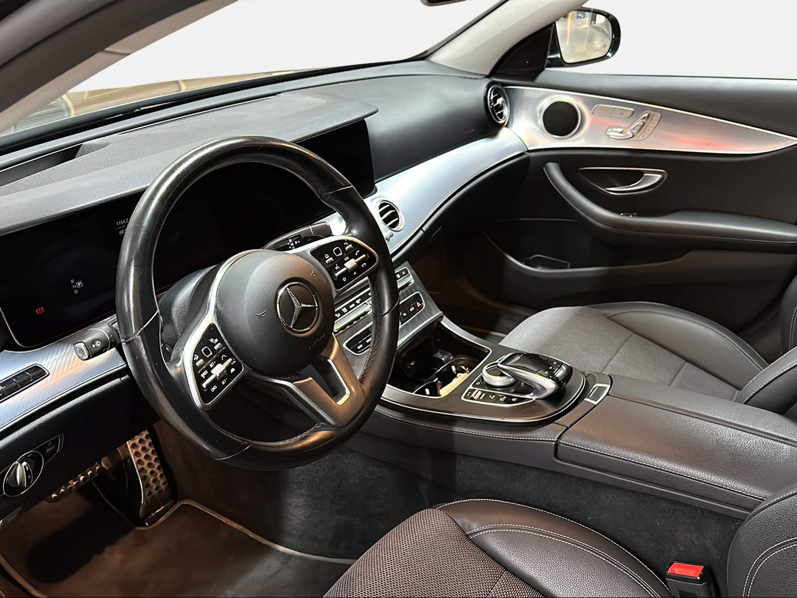 MERCEDES-BENZ E 220 d Swiss Star Avantgarde 4matic Kombi - 9