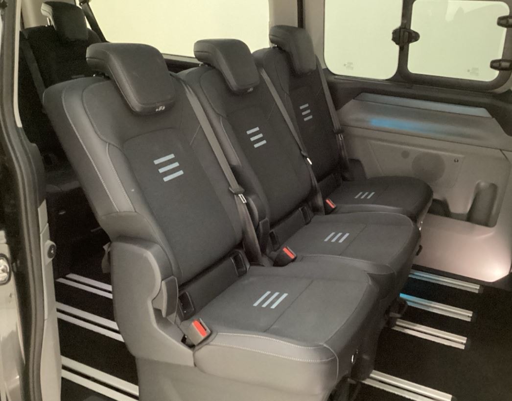 FORD Tourneo Bus 320 L2H1 Active Automat 4x4 - 4