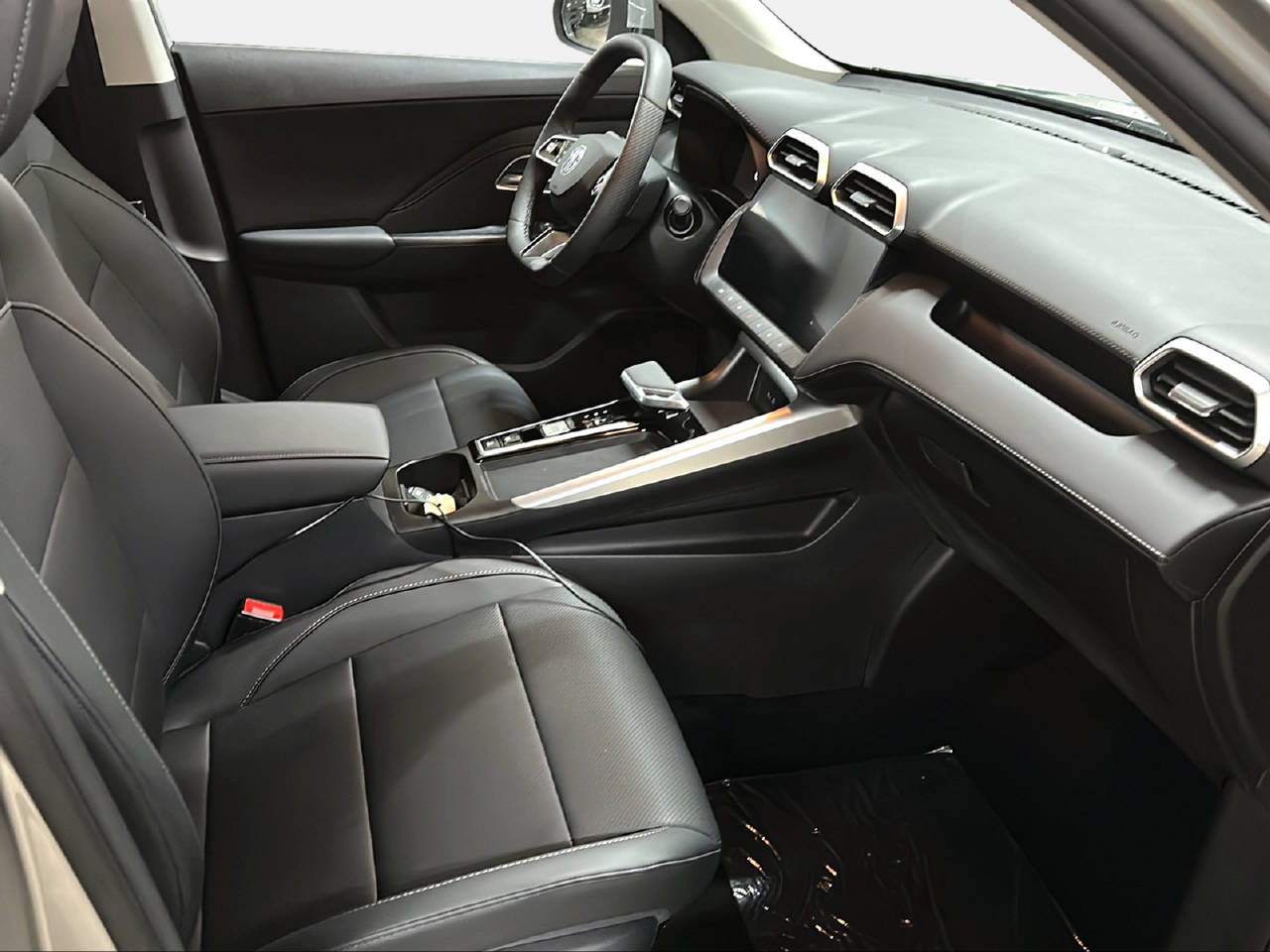 MG ZS 1.5 Hybrid+ Luxury - 13