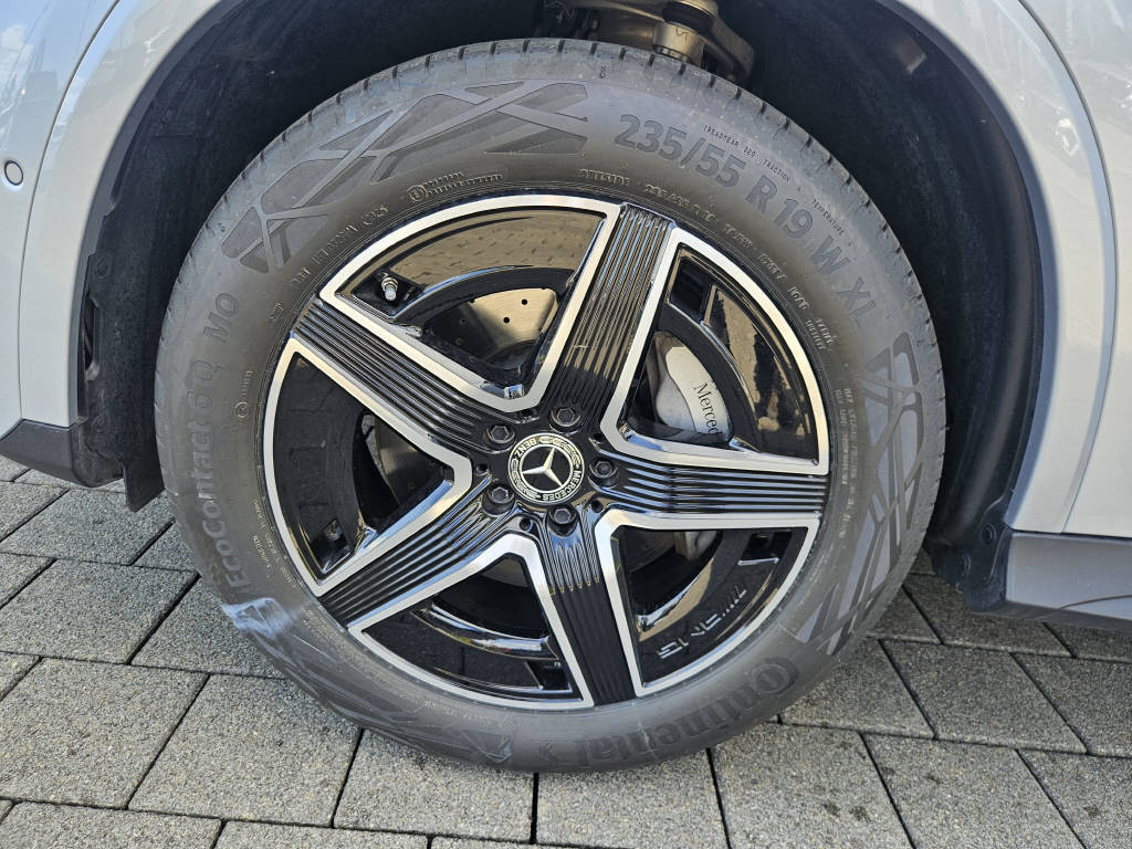 MERCEDES-BENZ GLC 300 e 4Matic AMG Line - 8