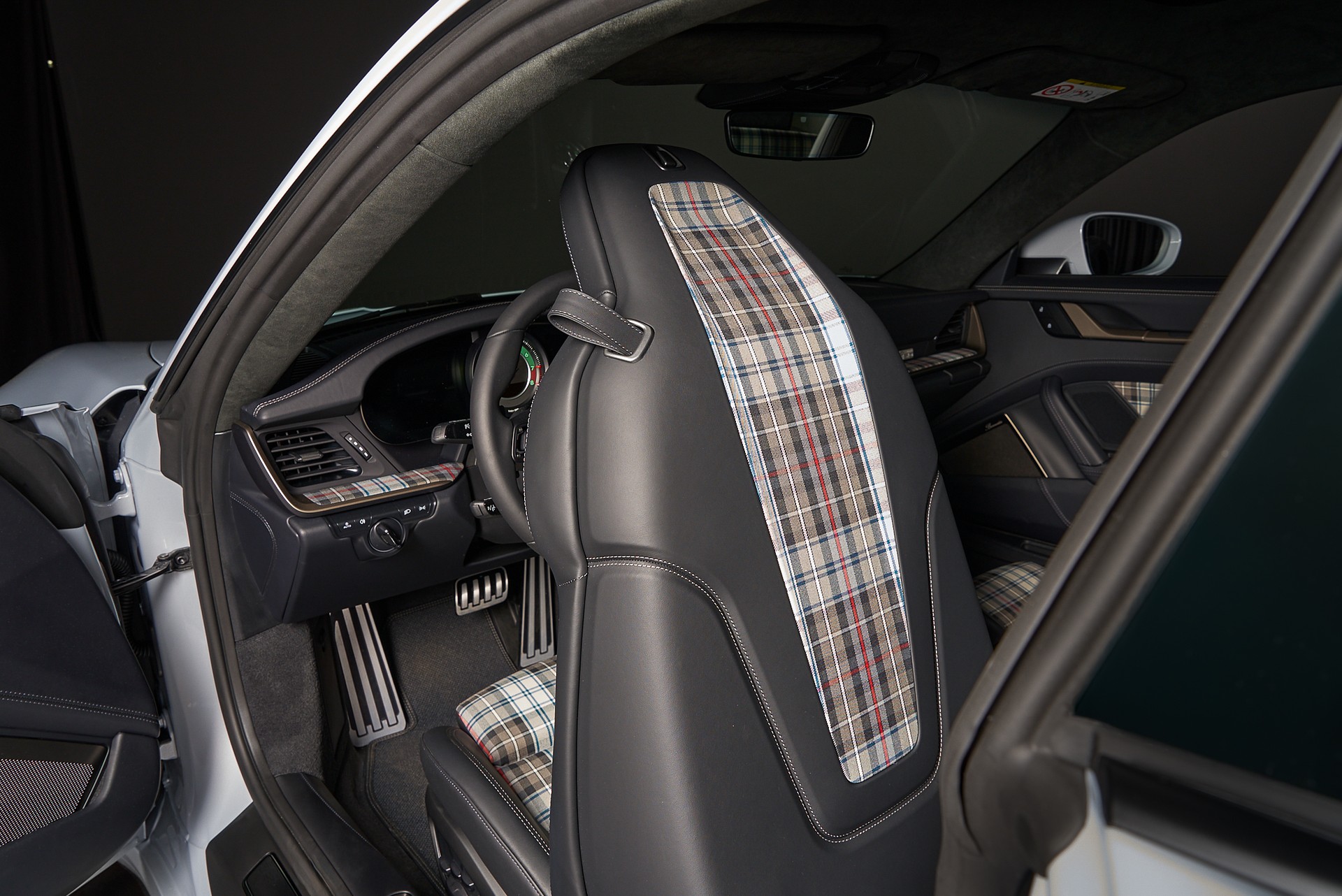 PORSCHE 911 Turbo 50 Jahre - 22