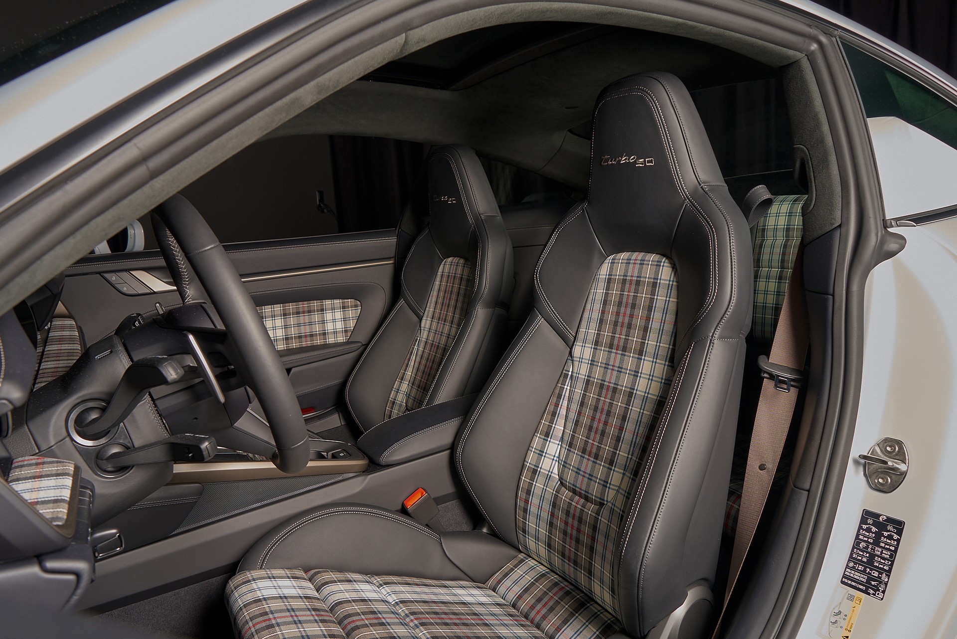 PORSCHE 911 Turbo 50 Jahre - 19