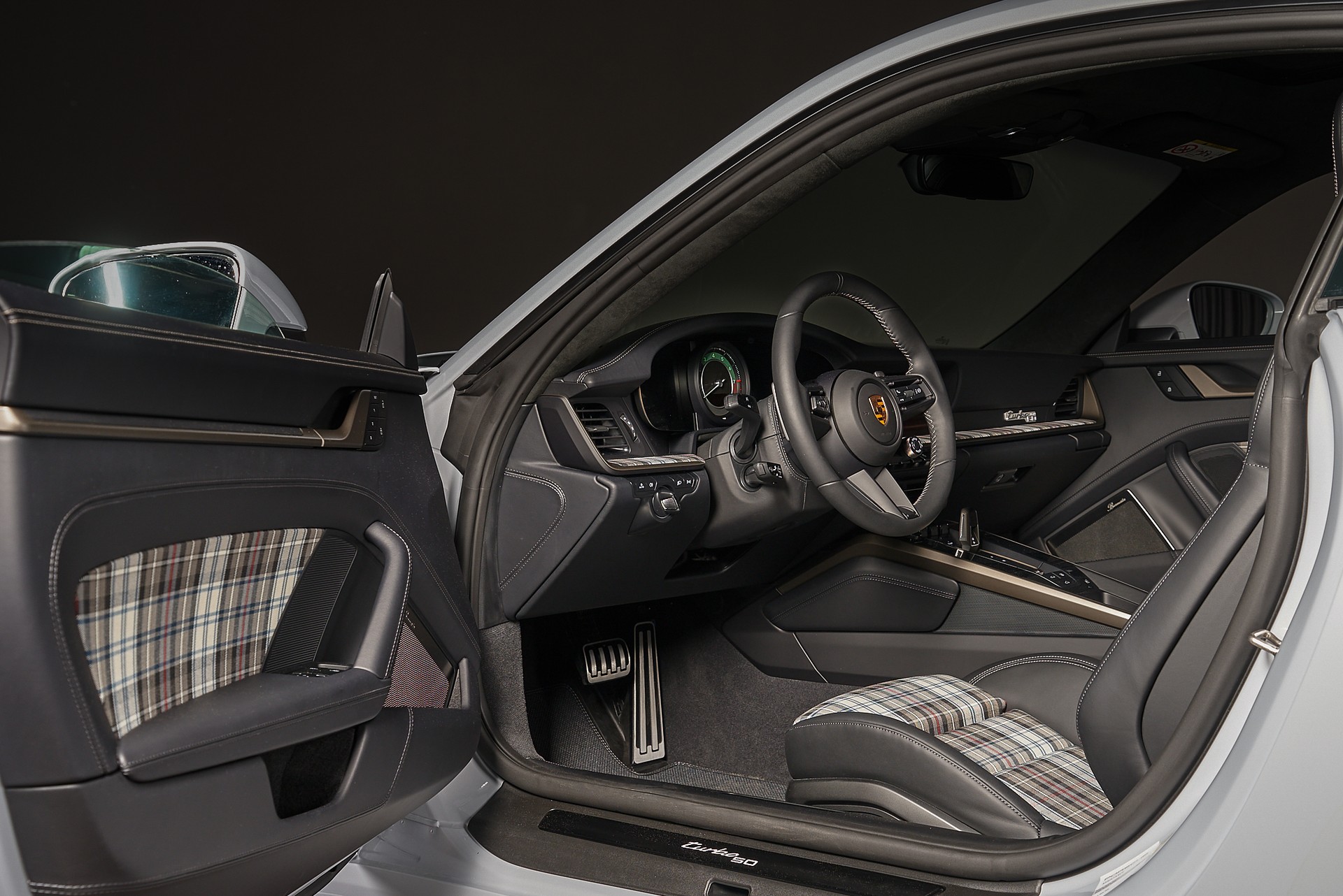 PORSCHE 911 Turbo 50 Jahre - 16