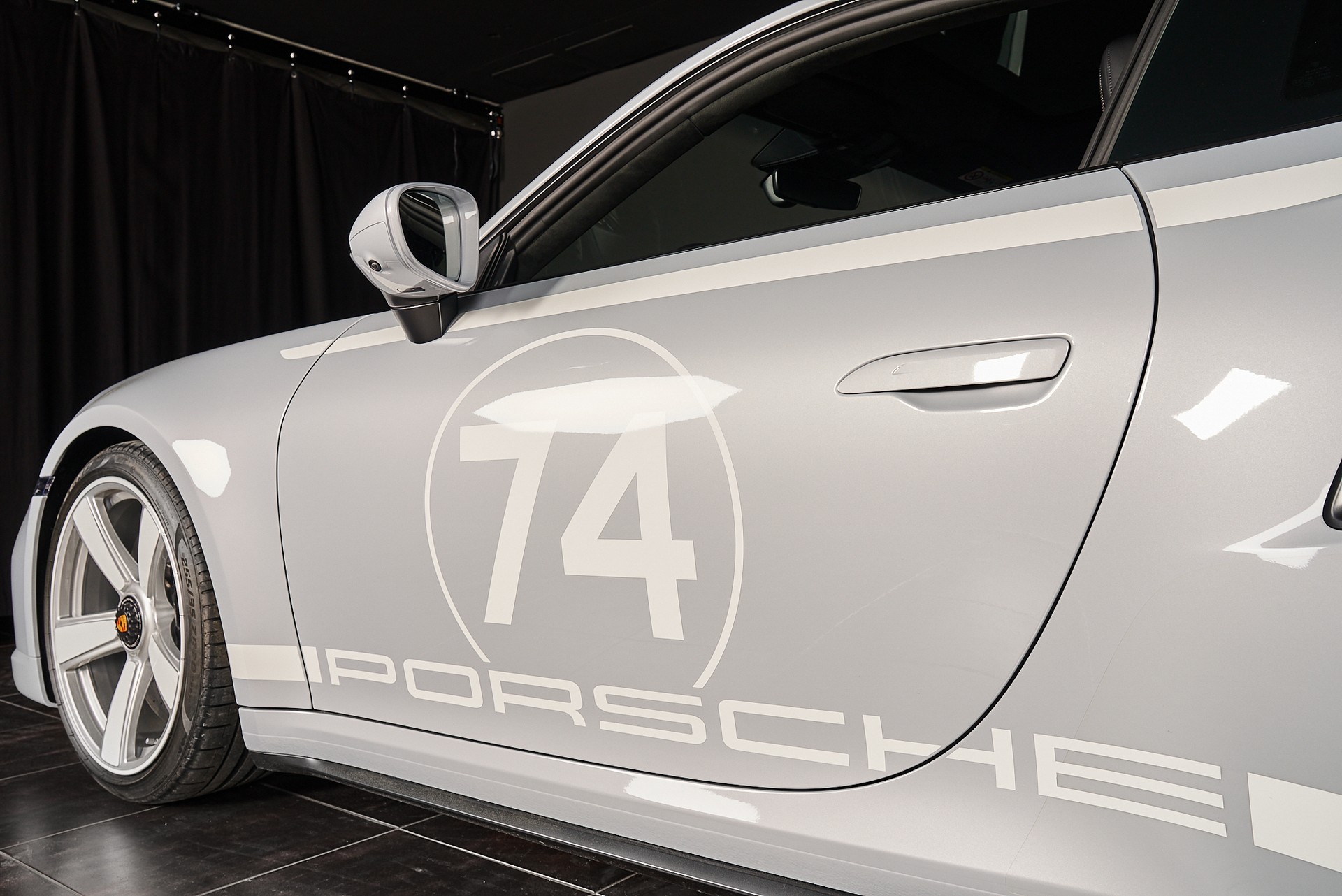 PORSCHE 911 Turbo 50 Jahre - 6