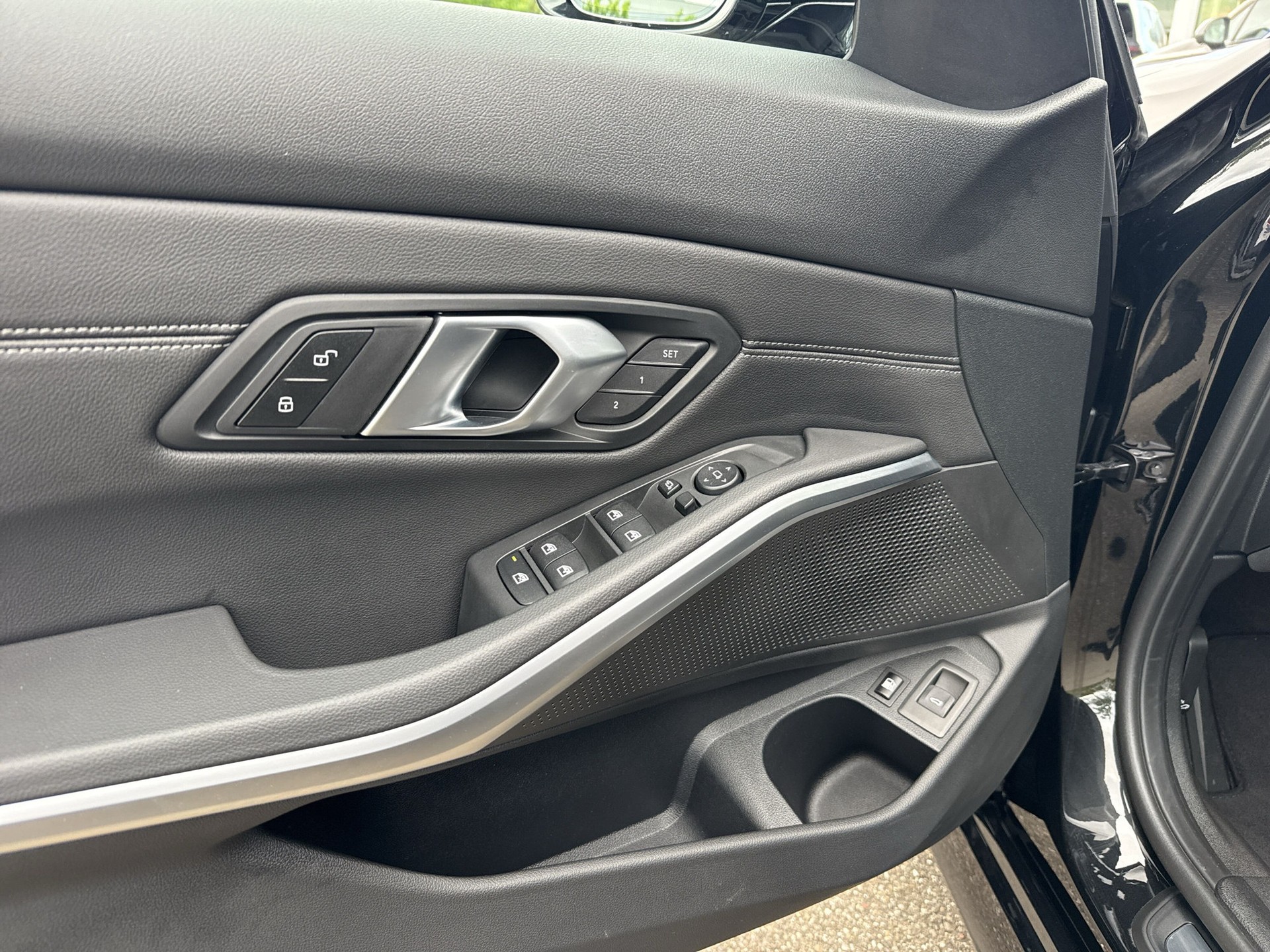 BMW 330e x DriveTouring Steptronic M Sport - 17