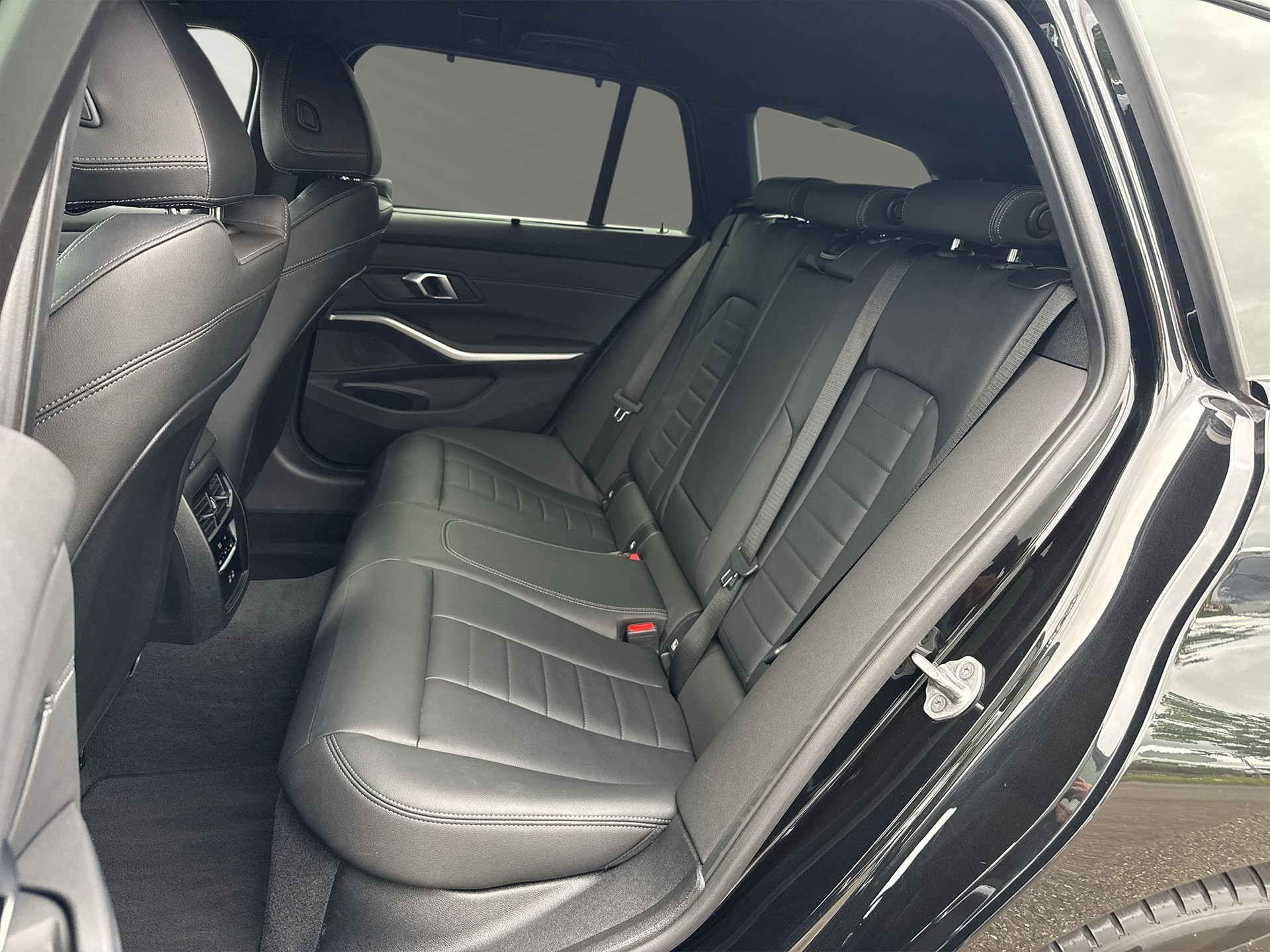 BMW 330e x DriveTouring Steptronic M Sport - 7