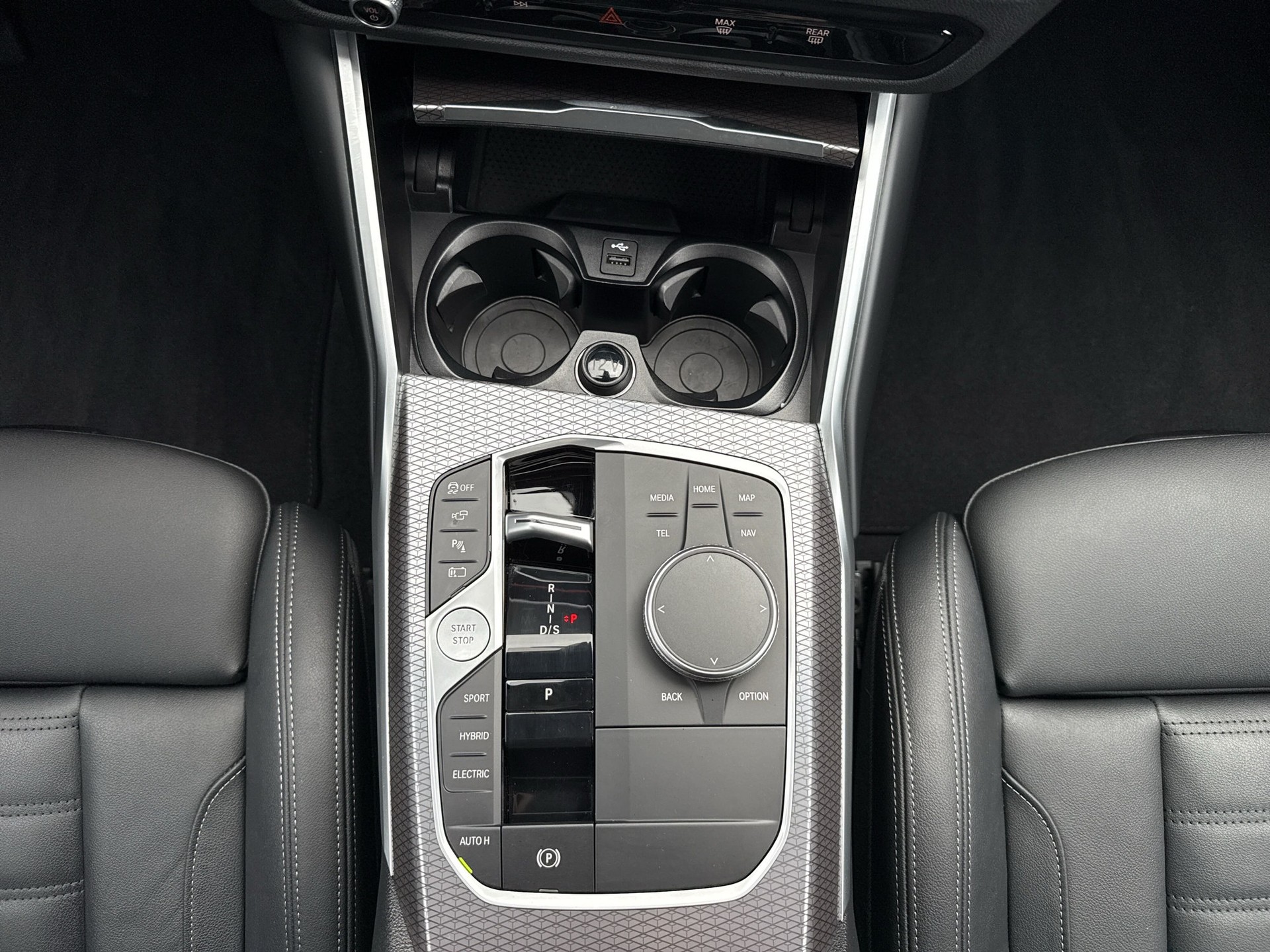 BMW 330e x DriveTouring Steptronic M Sport - 13