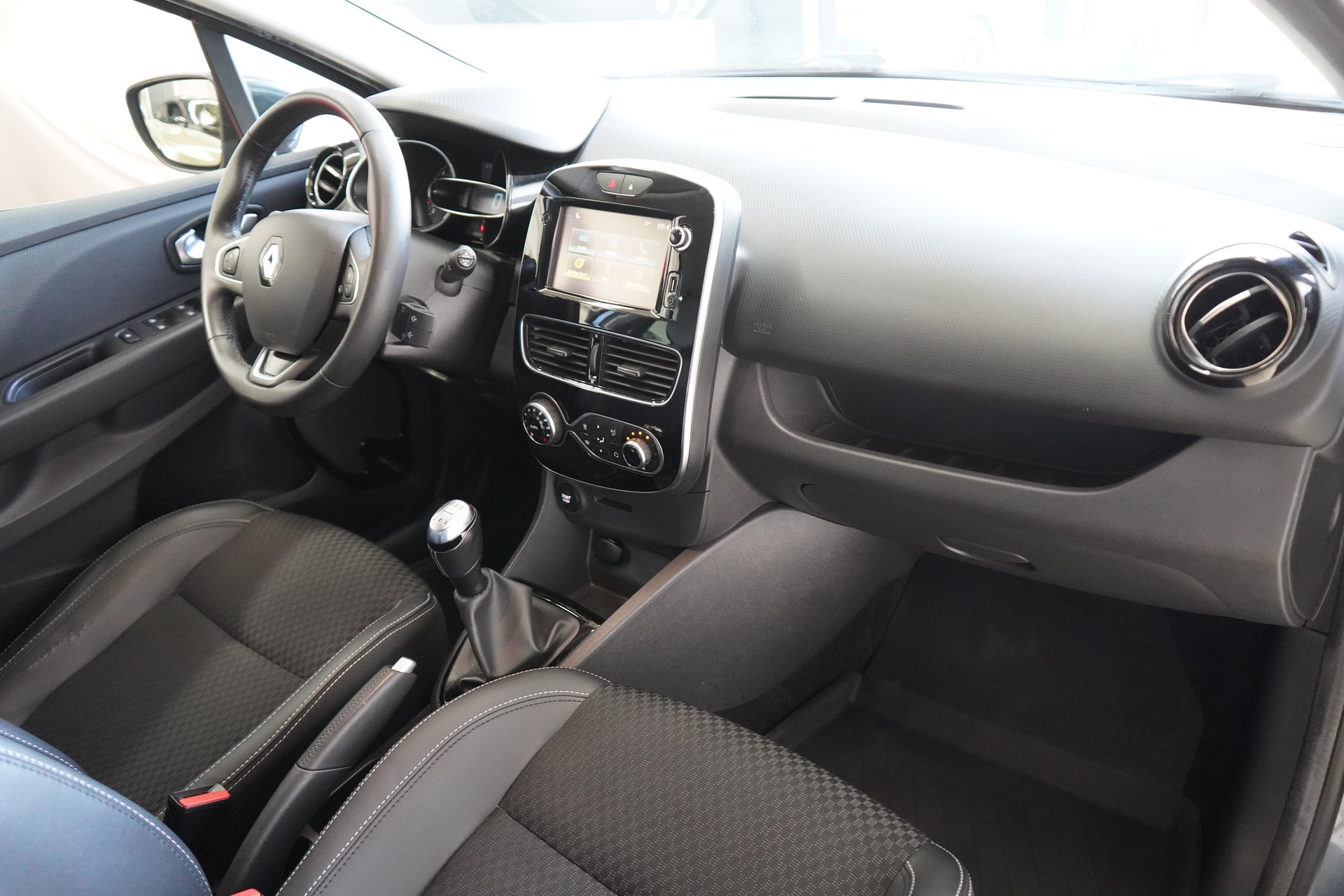RENAULT Clio 0.9 12V Intens - 19