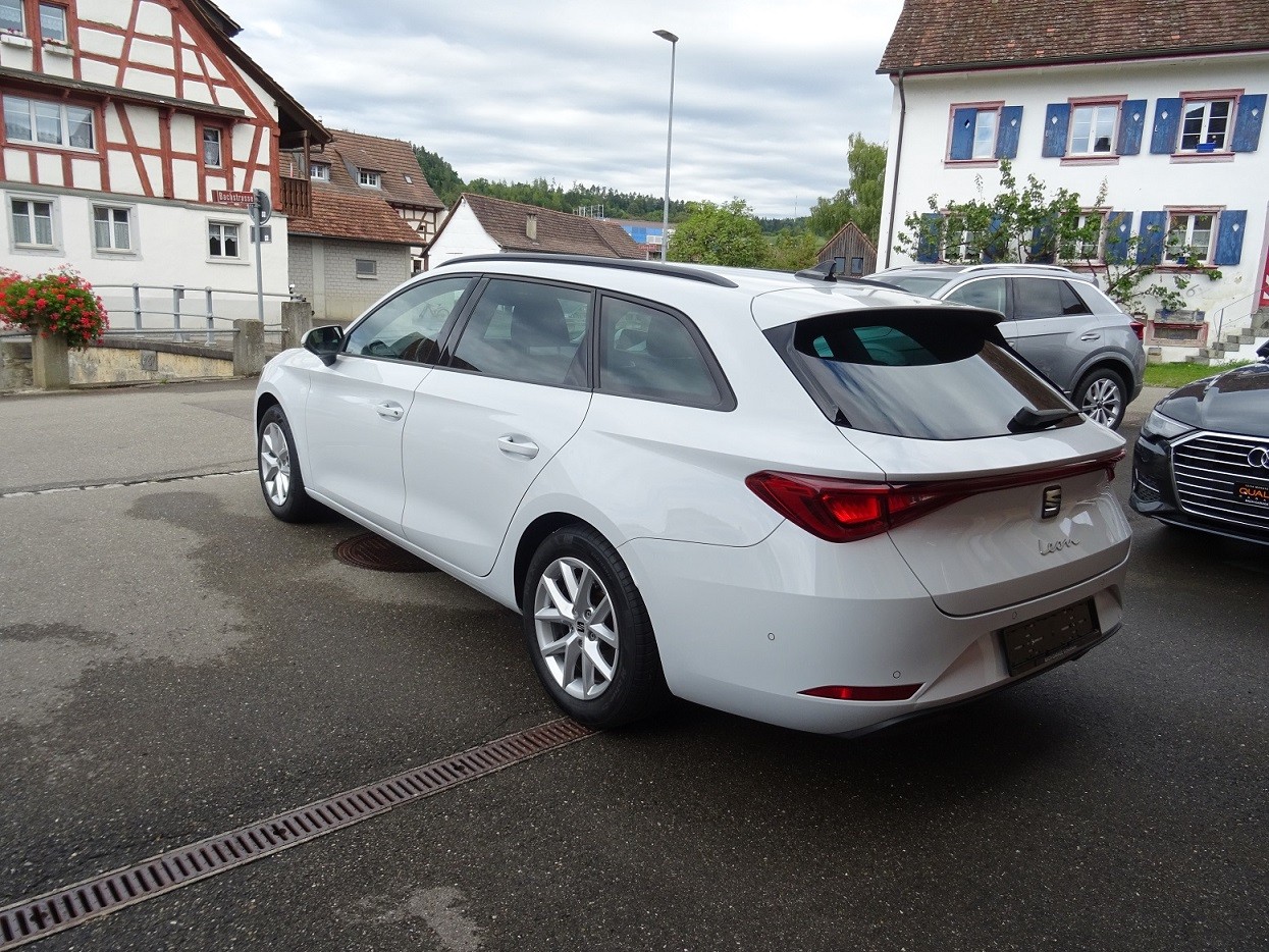 SEAT Leon ST 1.5 eTSI Style DSG - 4