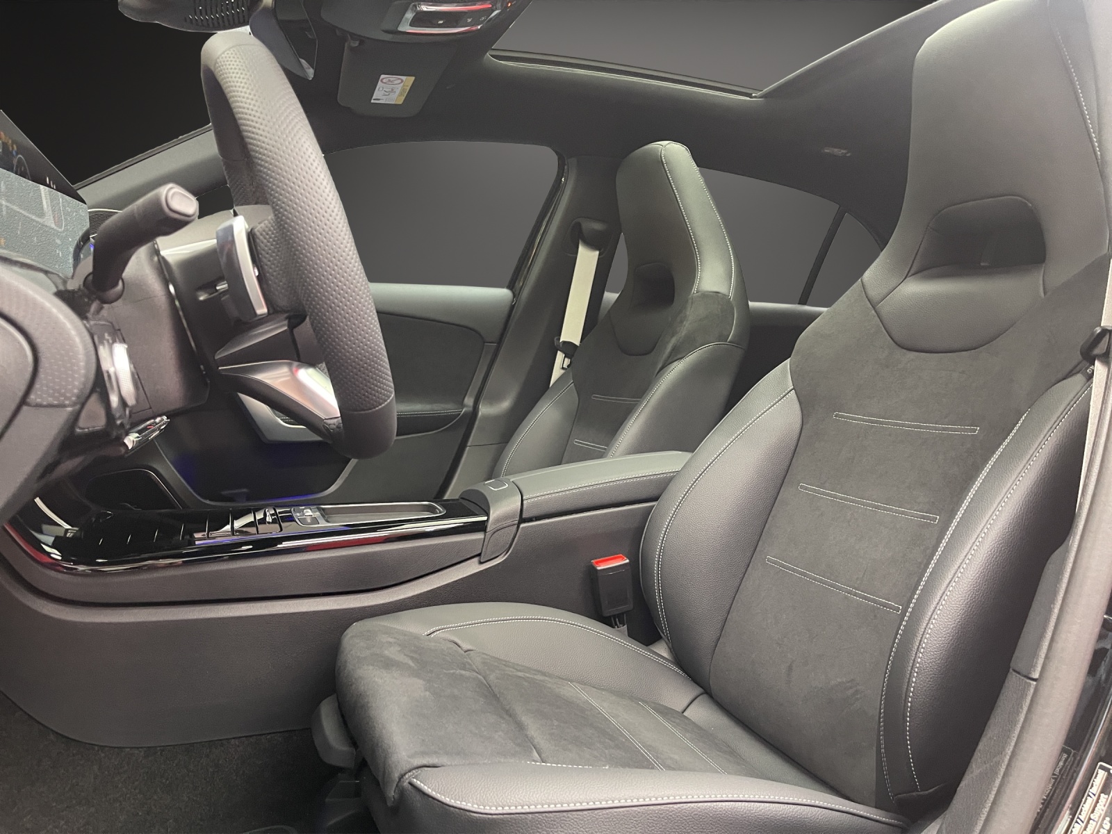 MERCEDES-BENZ A 200 Kompaktlimousine Night Star - 9