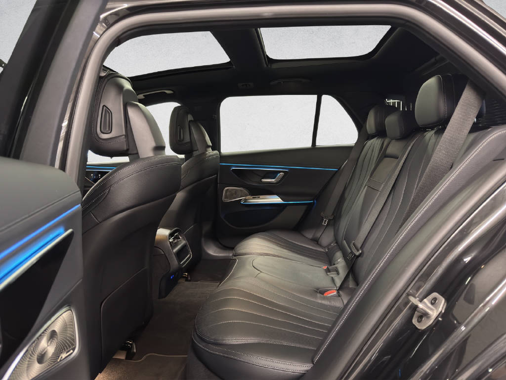 MERCEDES-BENZ E 300 de AMG Line 4Matic T-Modell - 13