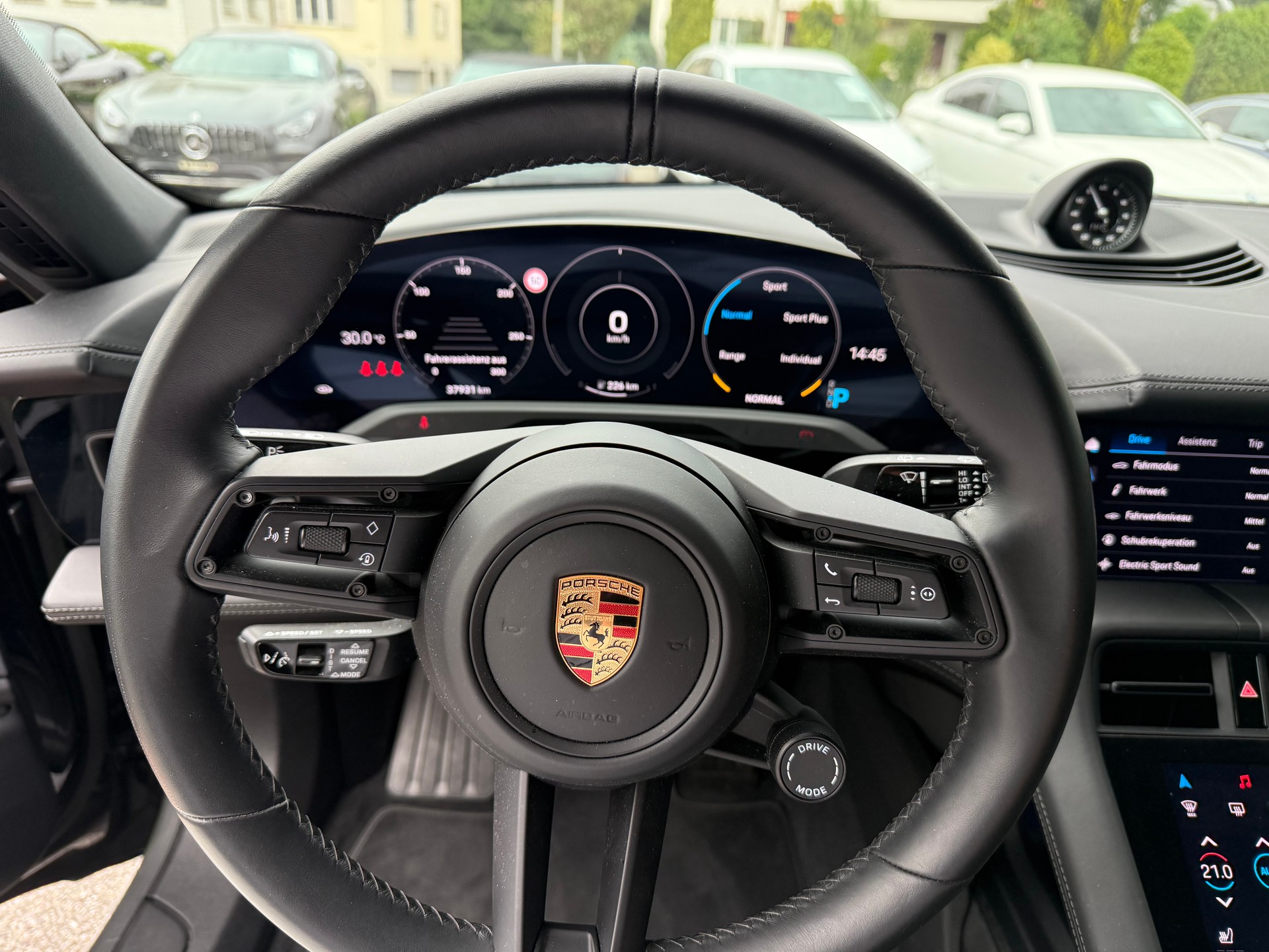 PORSCHE Taycan 4 Cross Turismo - 10