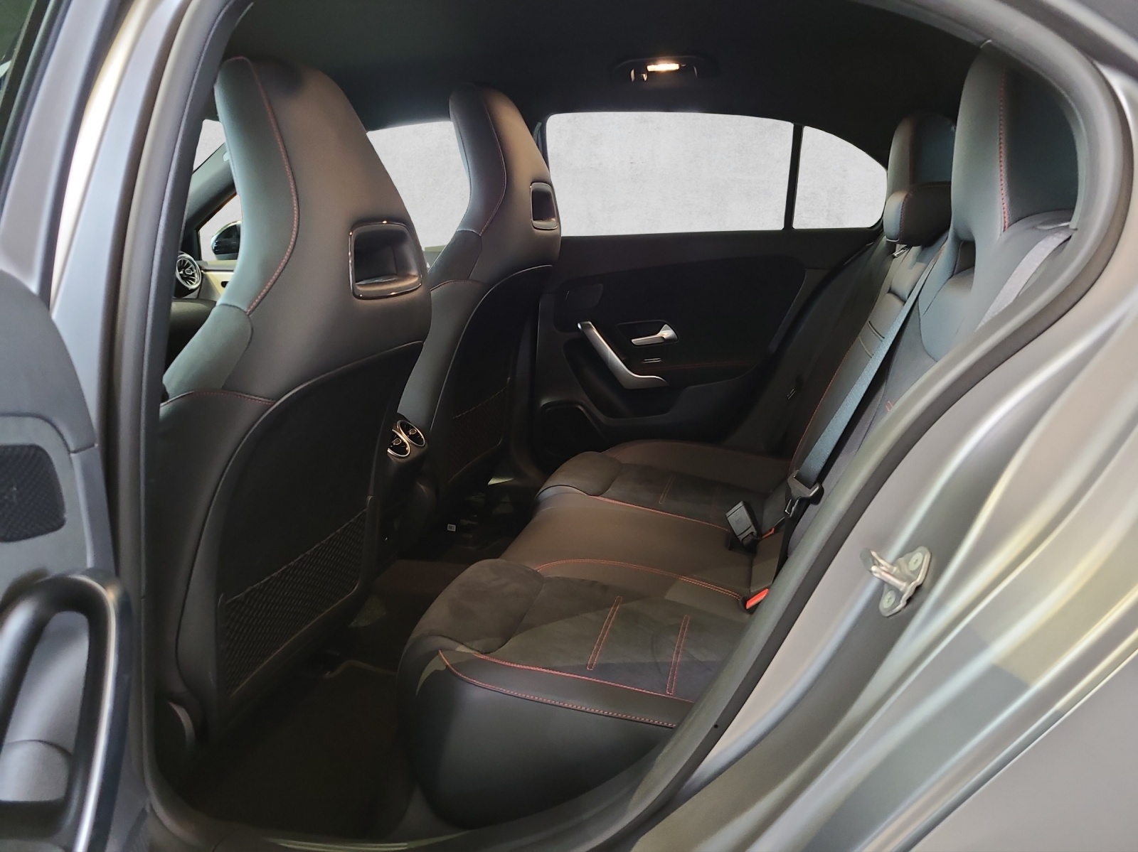 MERCEDES-BENZ A 250 4Matic AMG Line 7G-DCT - 11
