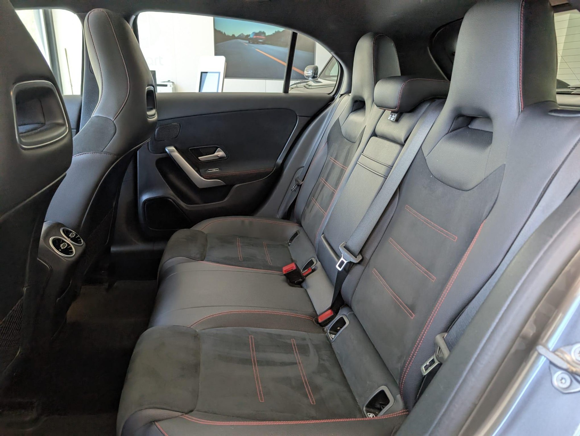 MERCEDES-BENZ A 250 AMG Line - 16