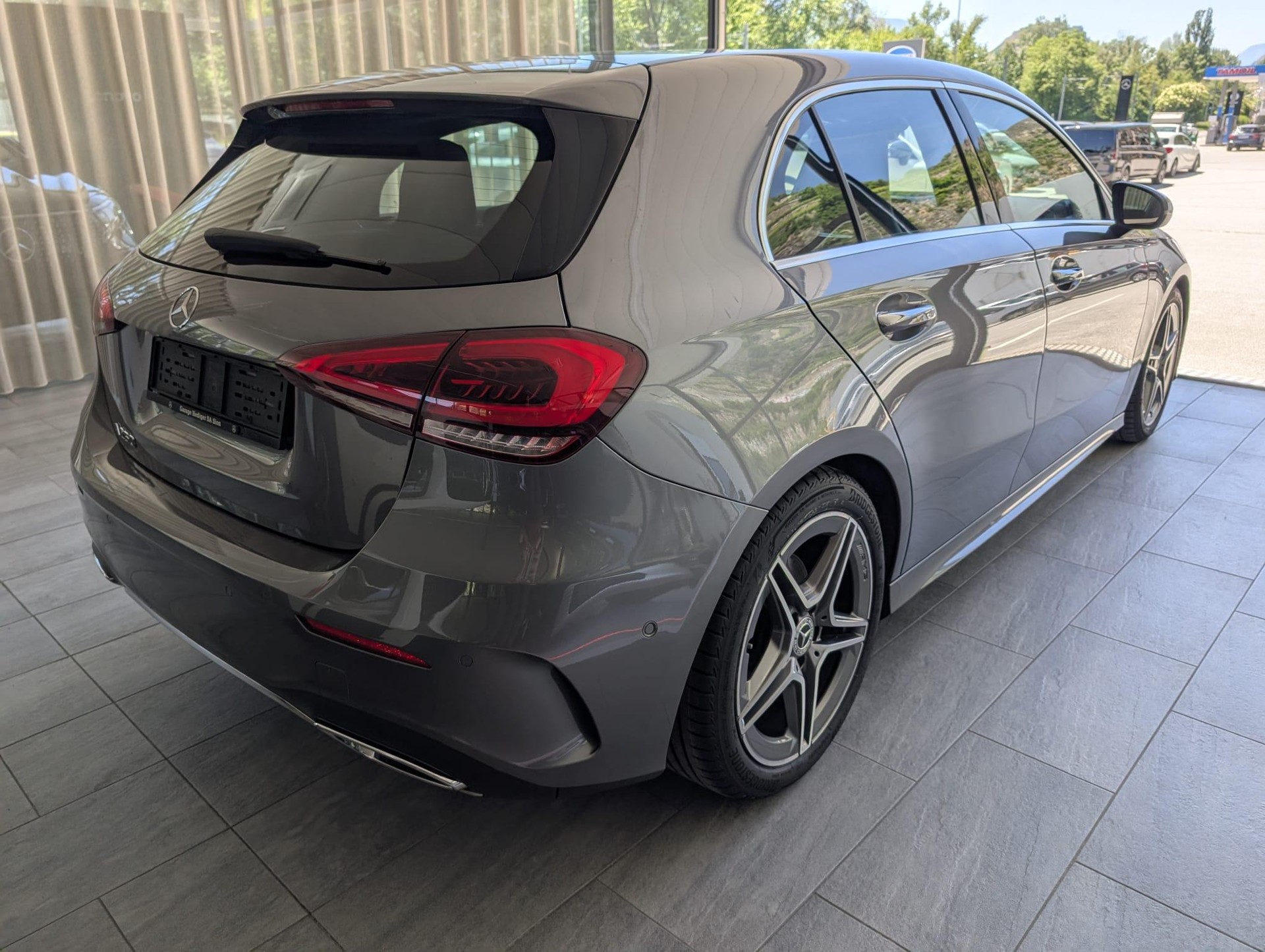MERCEDES-BENZ A 250 AMG Line - 4
