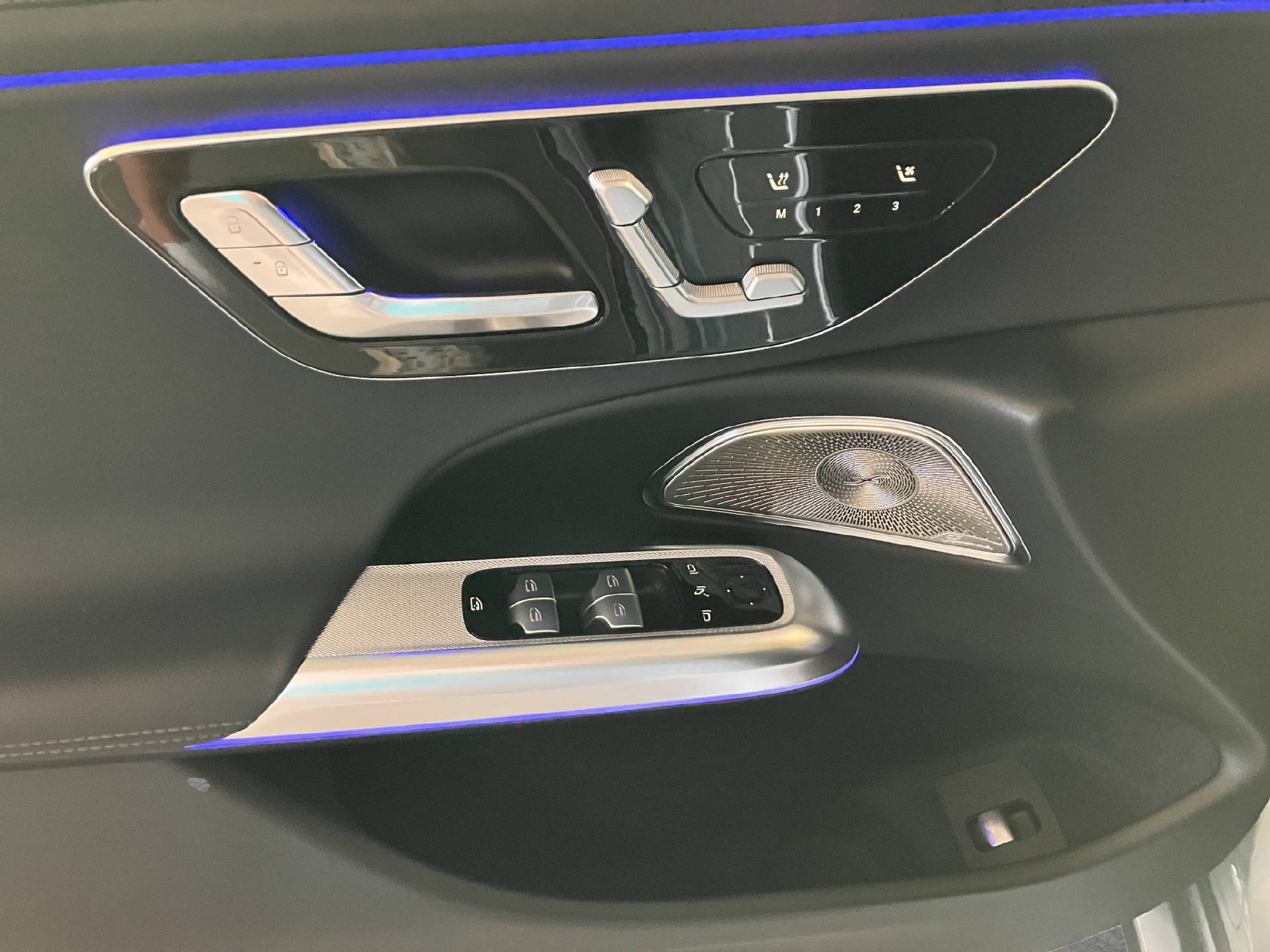 MERCEDES-BENZ E 300 de AMG Line 4matic Kombi - 13