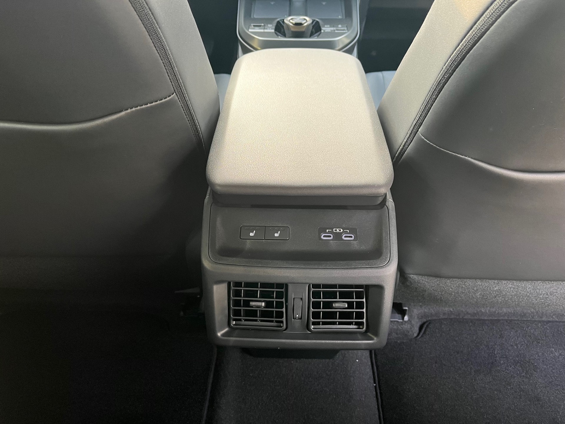 TOYOTA bZ4X Premium AWD Facelift (2026) - 11