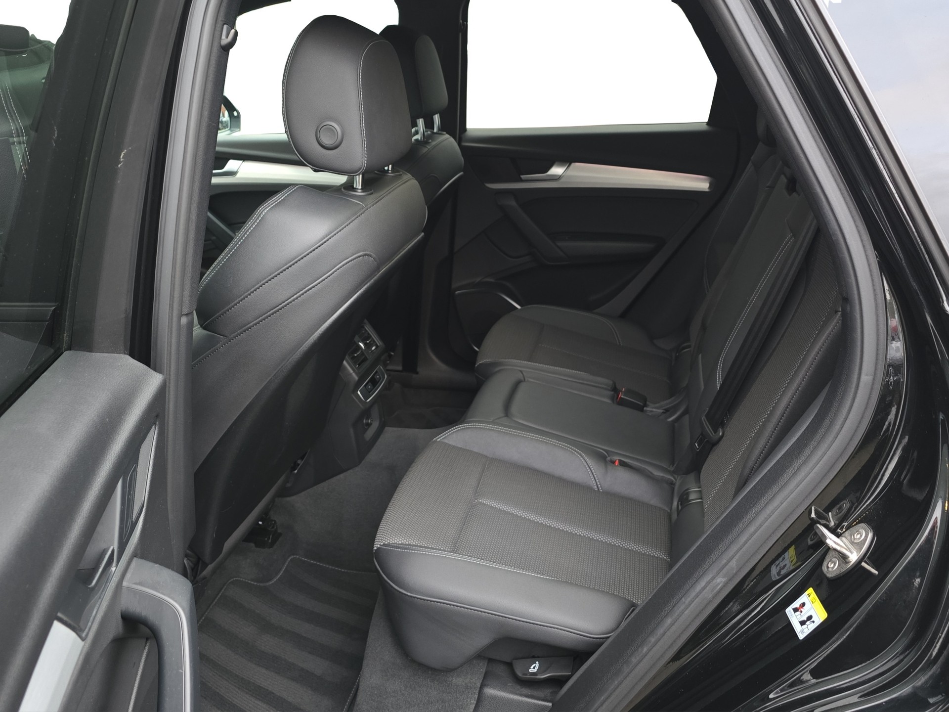 AUDI Q5 40 TDI Black Edition quattro S-tronic - 9