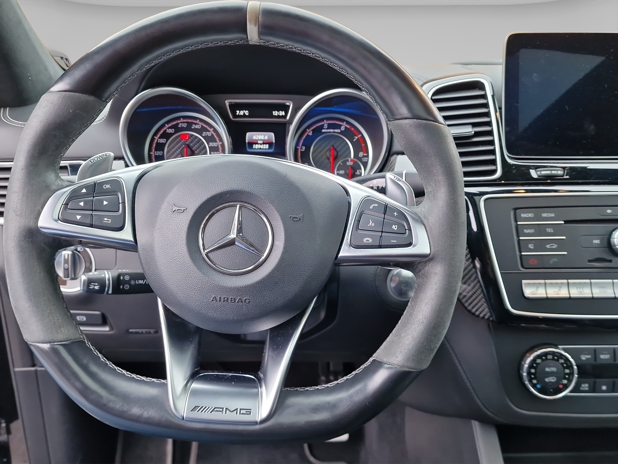 MERCEDES-BENZ GLE 63 AMG 10