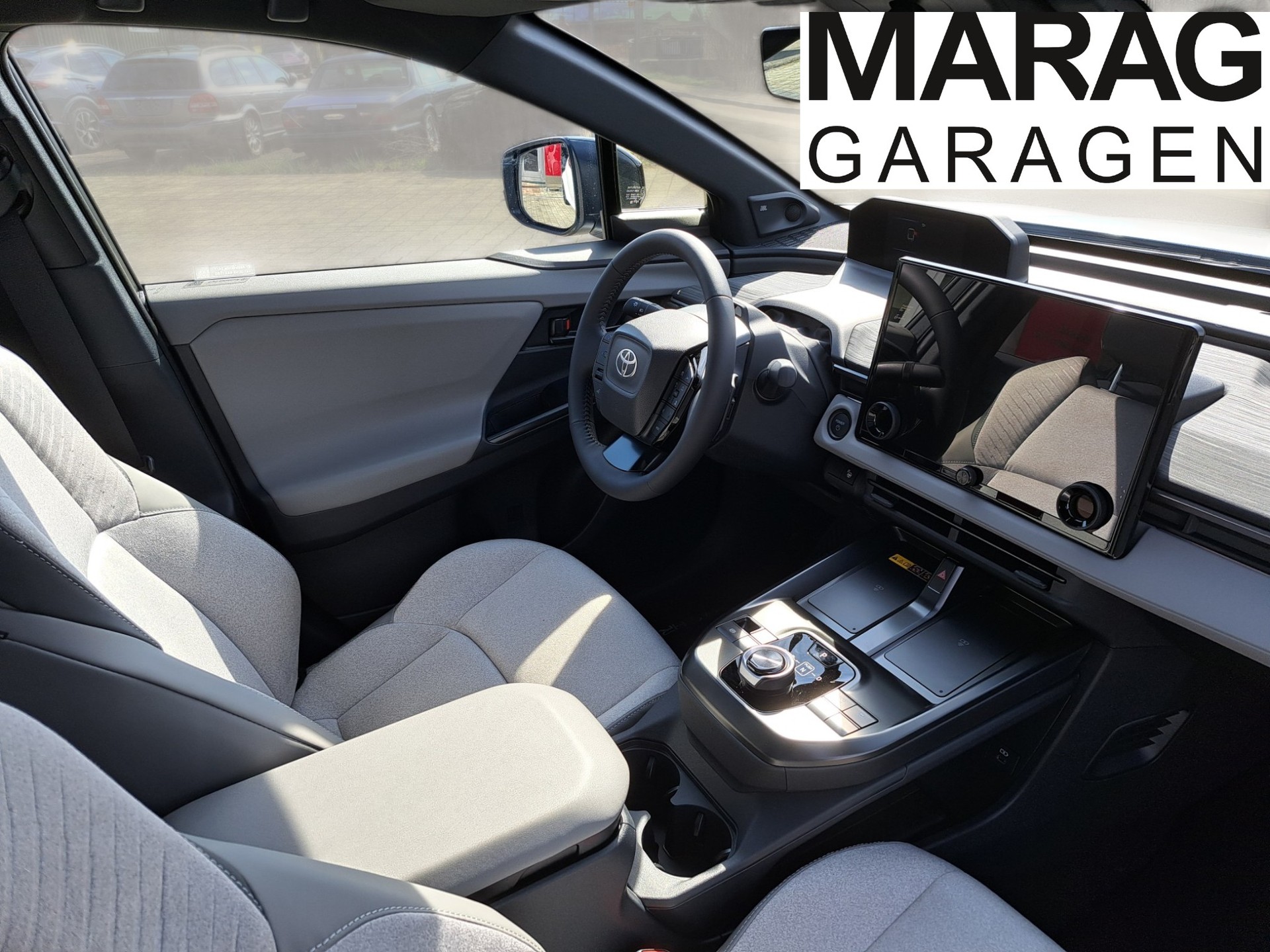 TOYOTA C-HR+ 77 kWh Premium AWD - 6