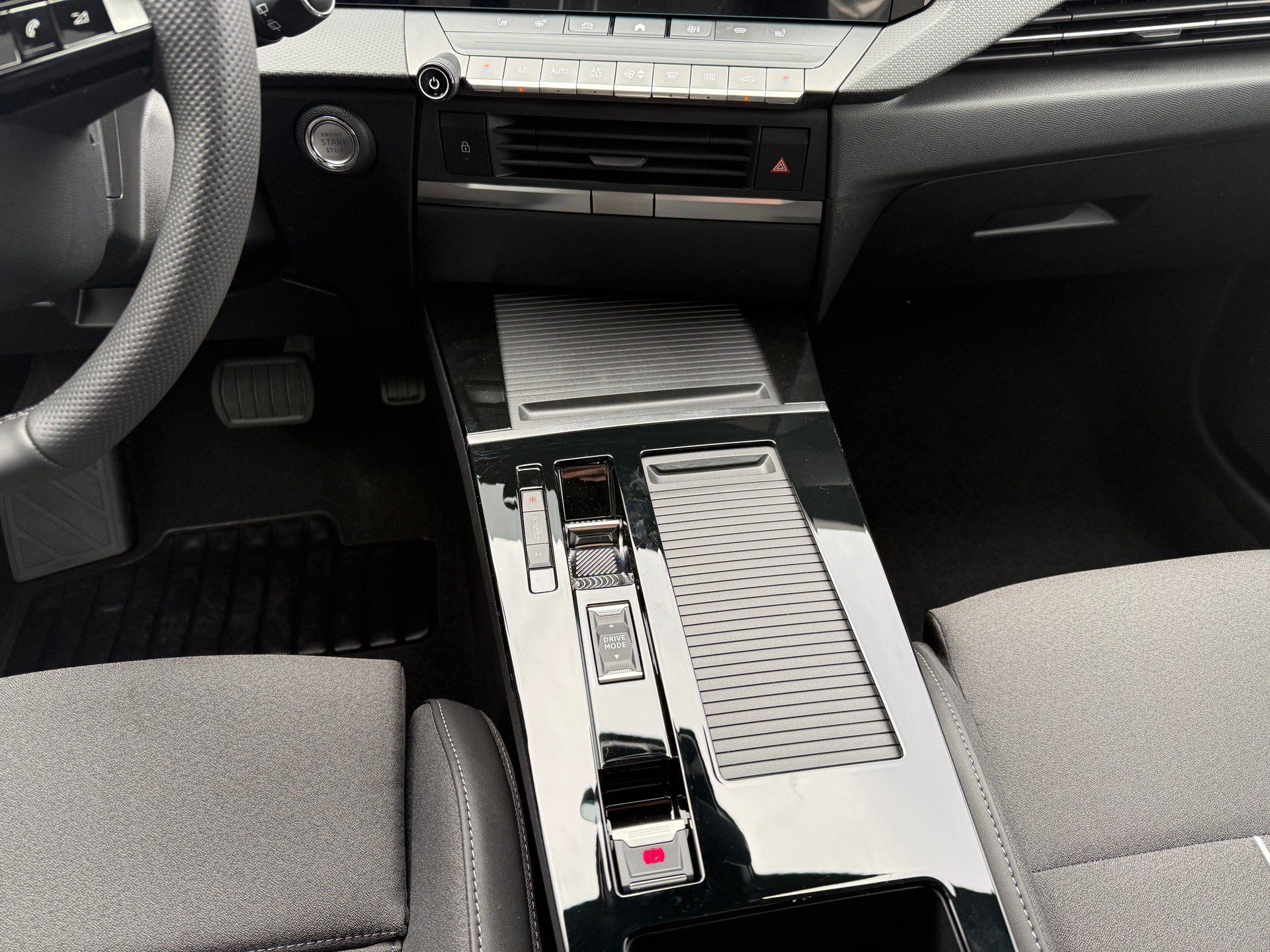 OPEL Astra Sports Tourer 1.2i Turbo GS A - 14