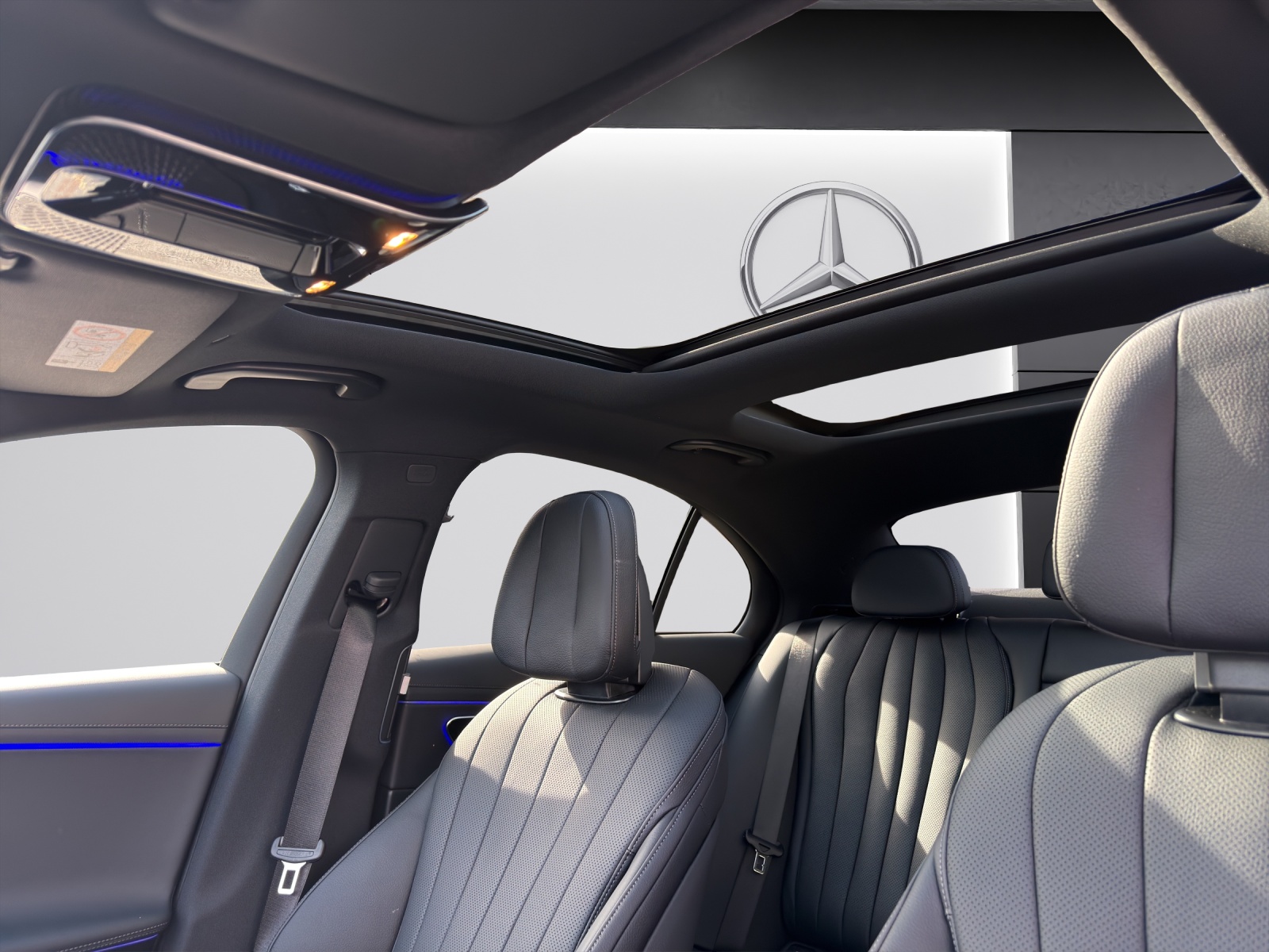 MERCEDES-BENZ E 400 e 4Matic 9G-Tronic - 13