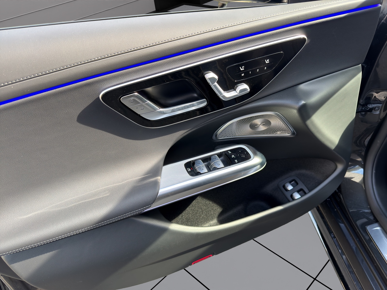 MERCEDES-BENZ E 400 e 4Matic 9G-Tronic - 12