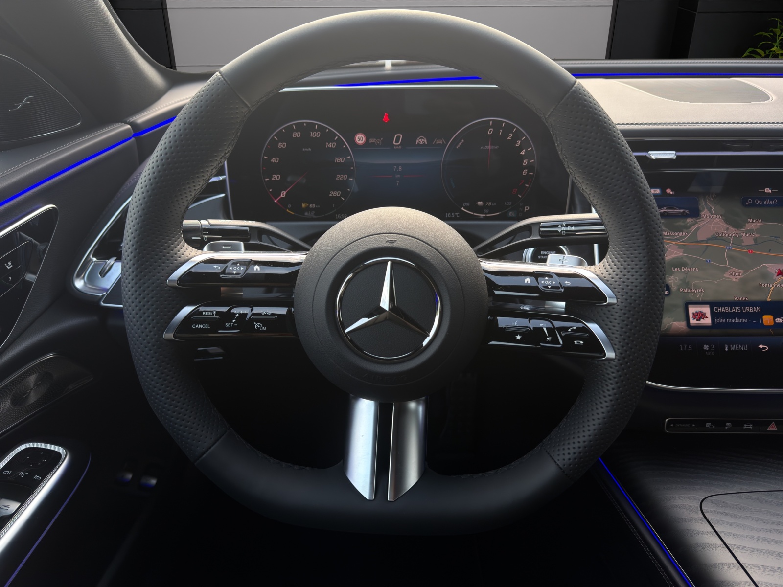 MERCEDES-BENZ E 400 e 4Matic 9G-Tronic - 10