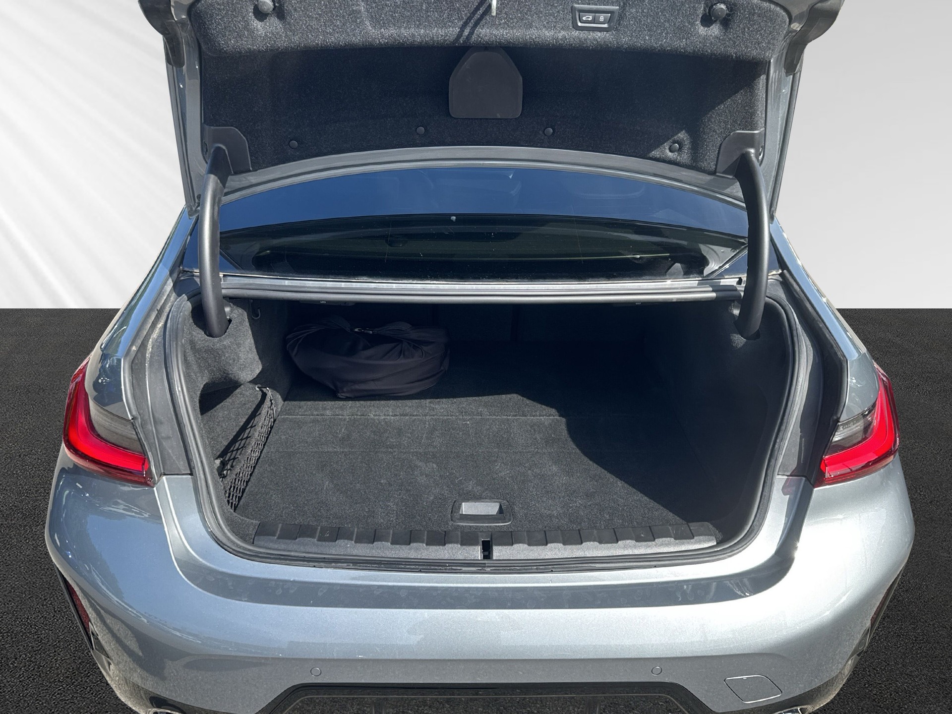 BMW 330e xDrive Steptronic M Sport - 8