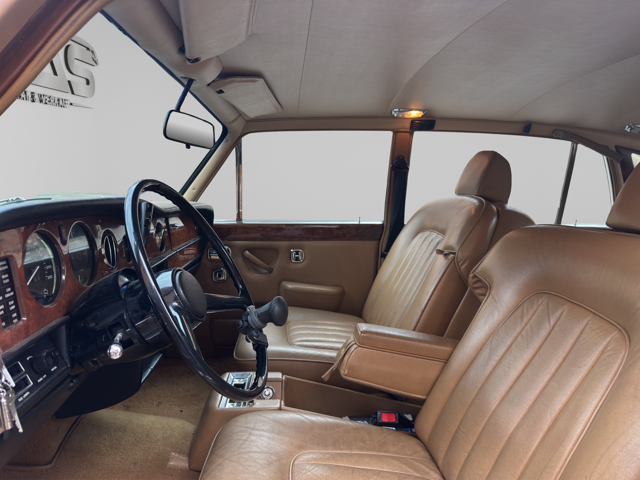 ROLLS-ROYCE Silver Wraith 9