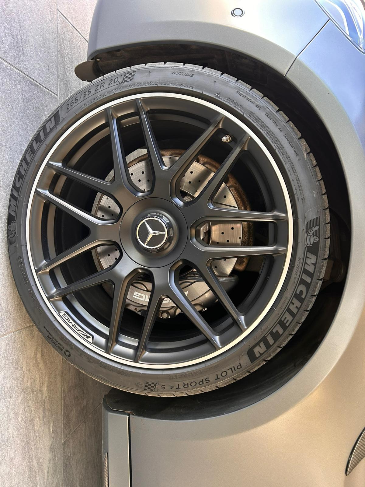 MERCEDES-BENZ E 63 AMG 4Matic - 26