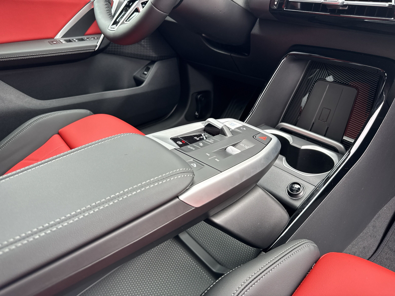 BMW iX1 eDrive 20 M Sport Pro - 14