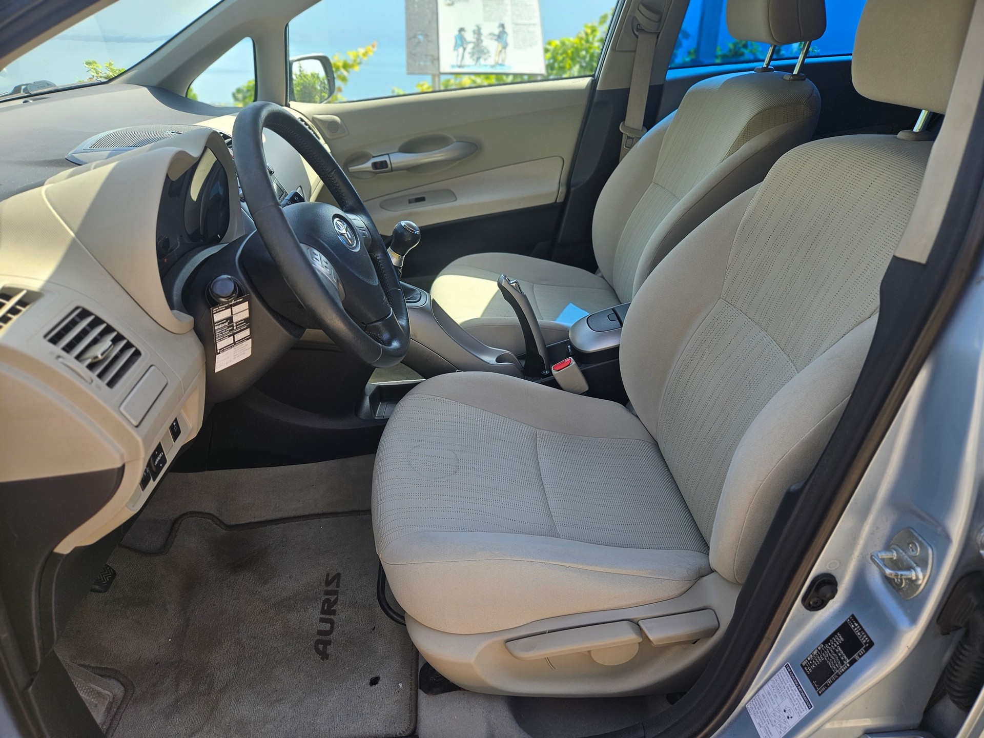 TOYOTA Auris 1.6 Linea Sol - 15