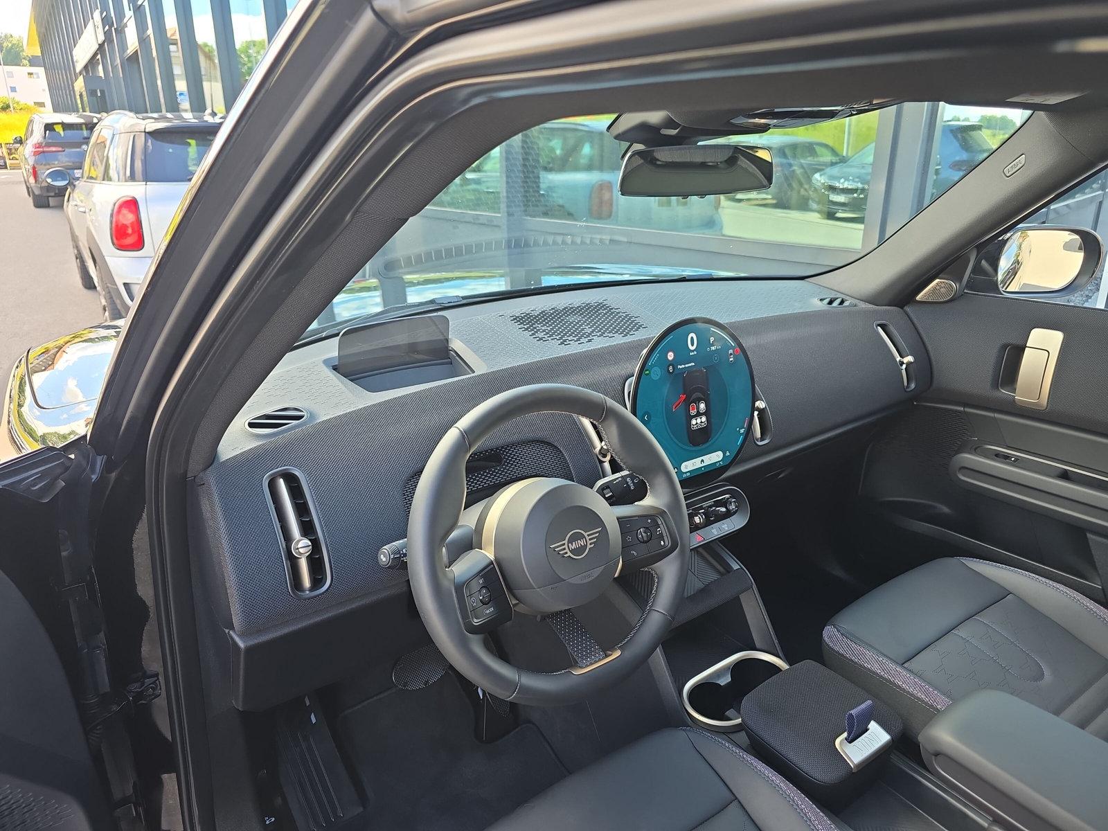 MINI Countryman S ALL4 U25 2.0i (CH) AHK - 25