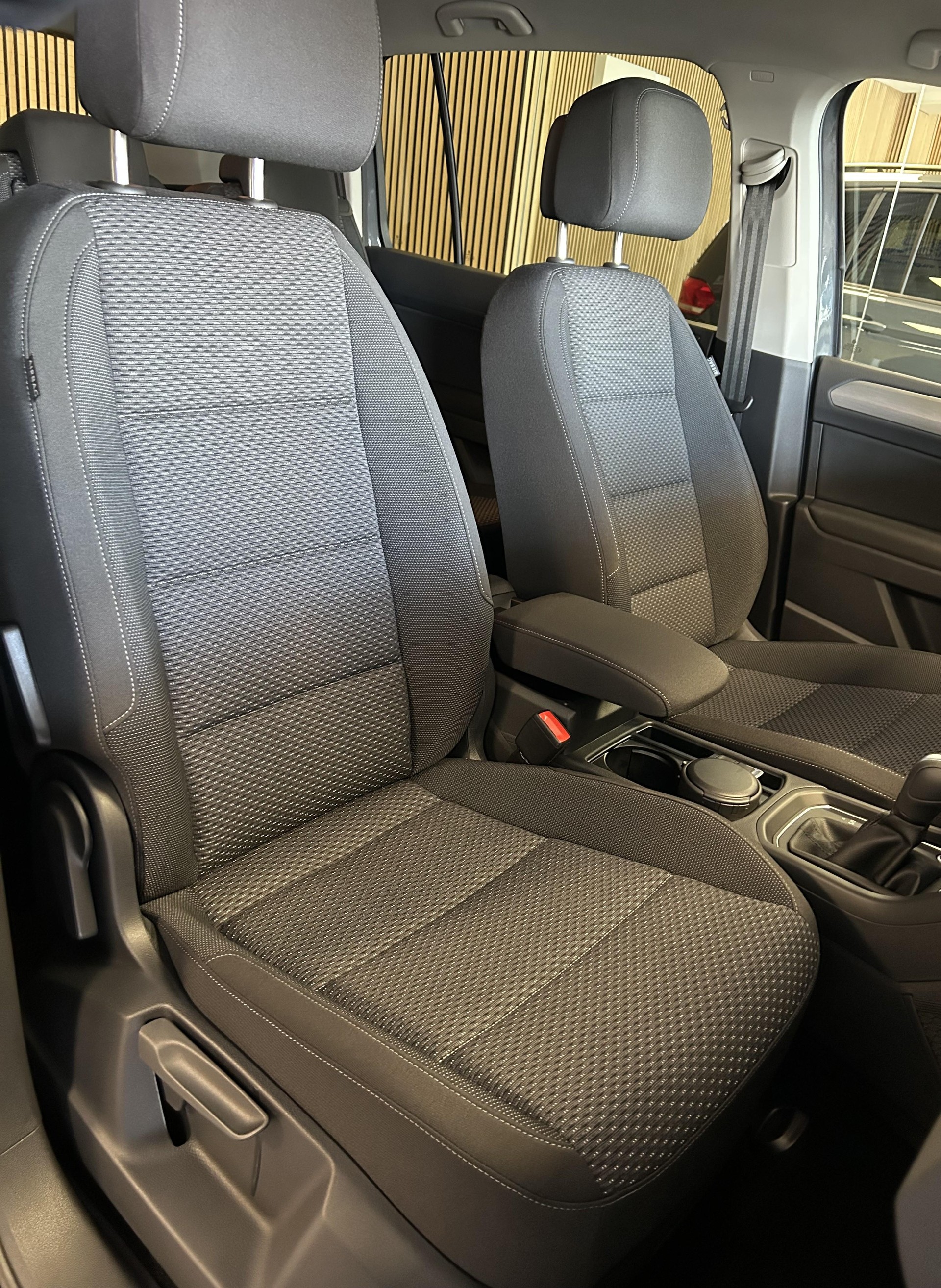 VW Touran 1.5 TSI Comfortline DSG 7 PLACES/7PLATZ - 19