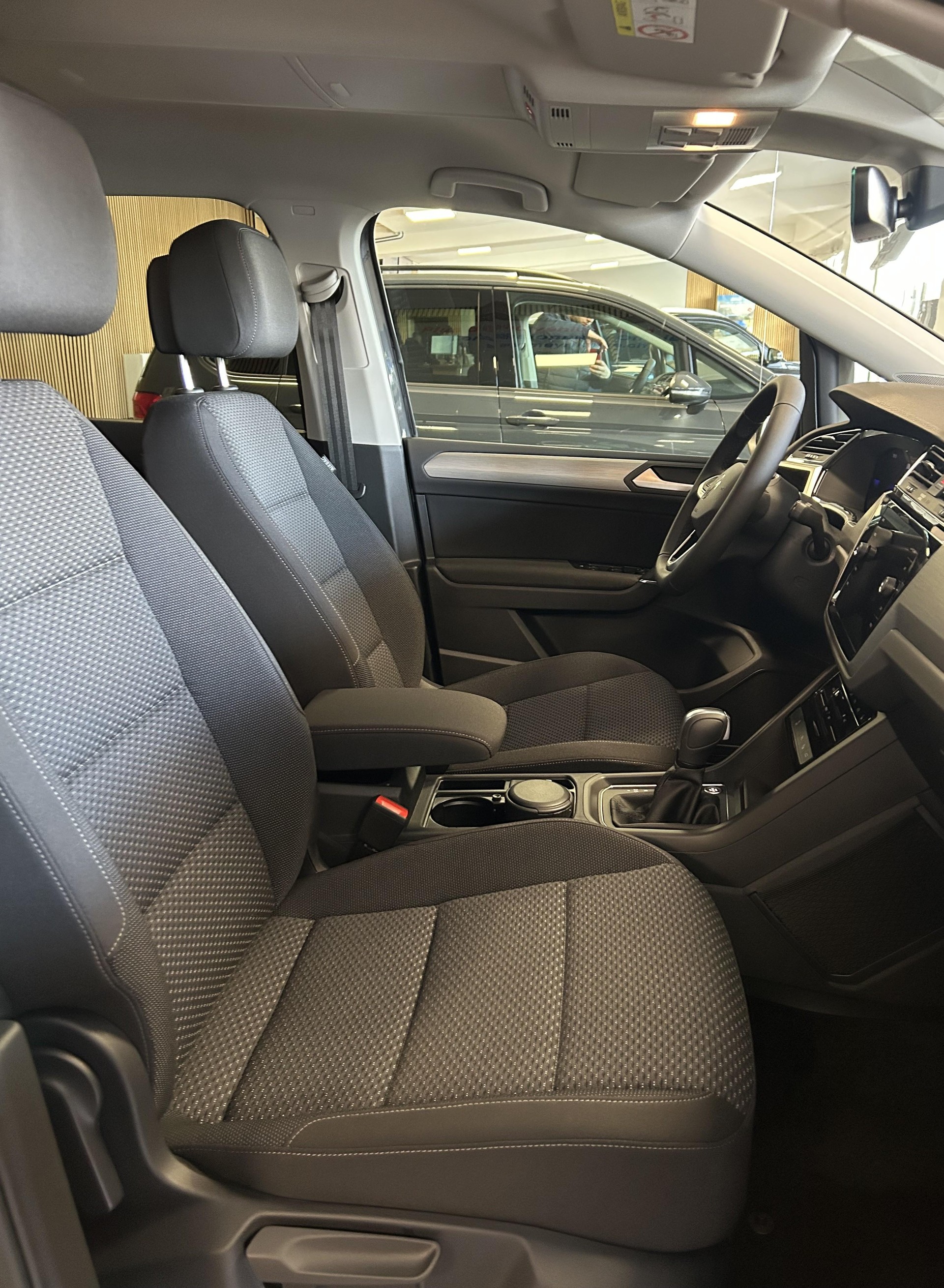 VW Touran 1.5 TSI Comfortline DSG 7 PLACES/7PLATZ - 18