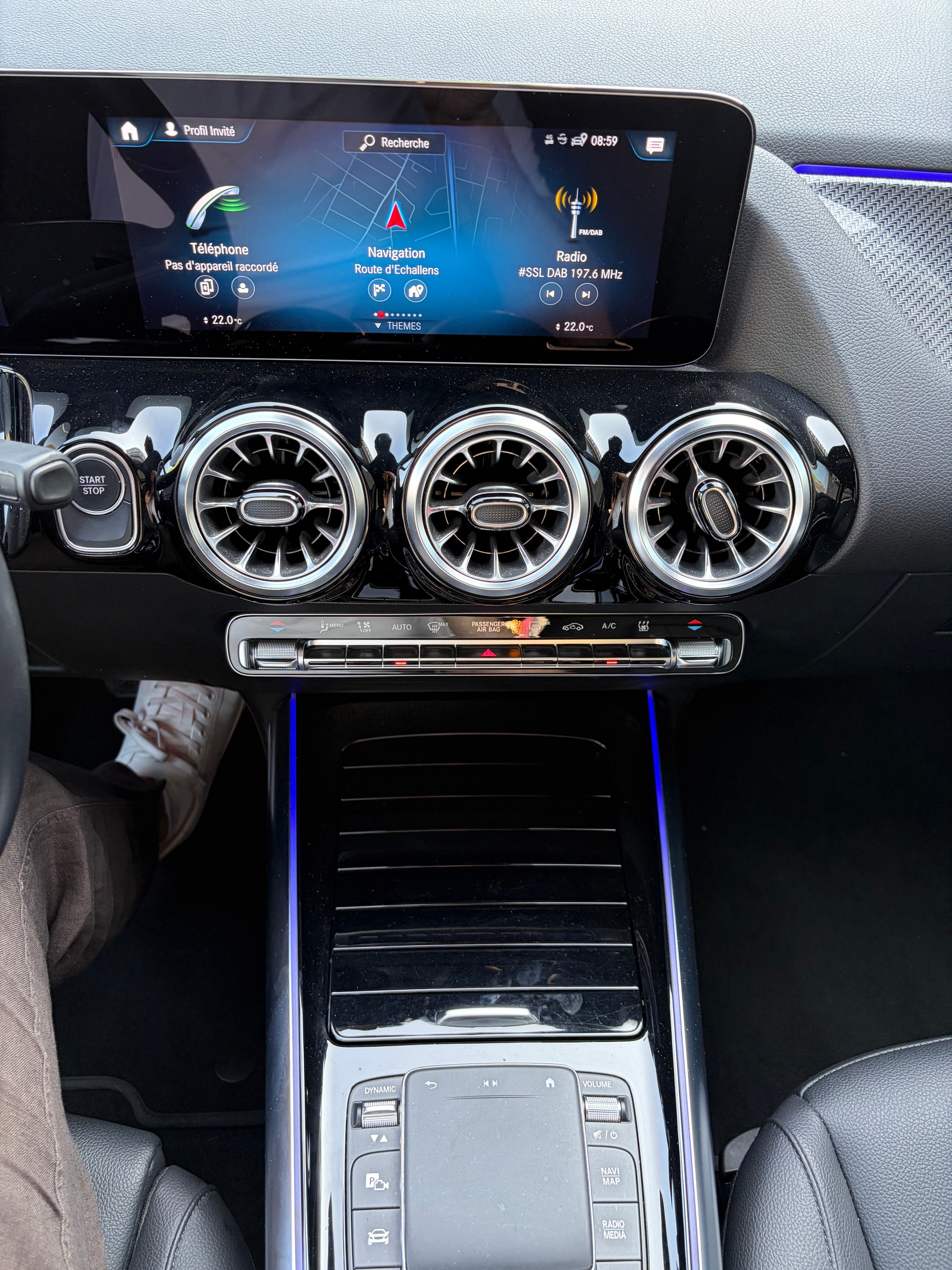 MERCEDES-BENZ EQA 250+ - 12