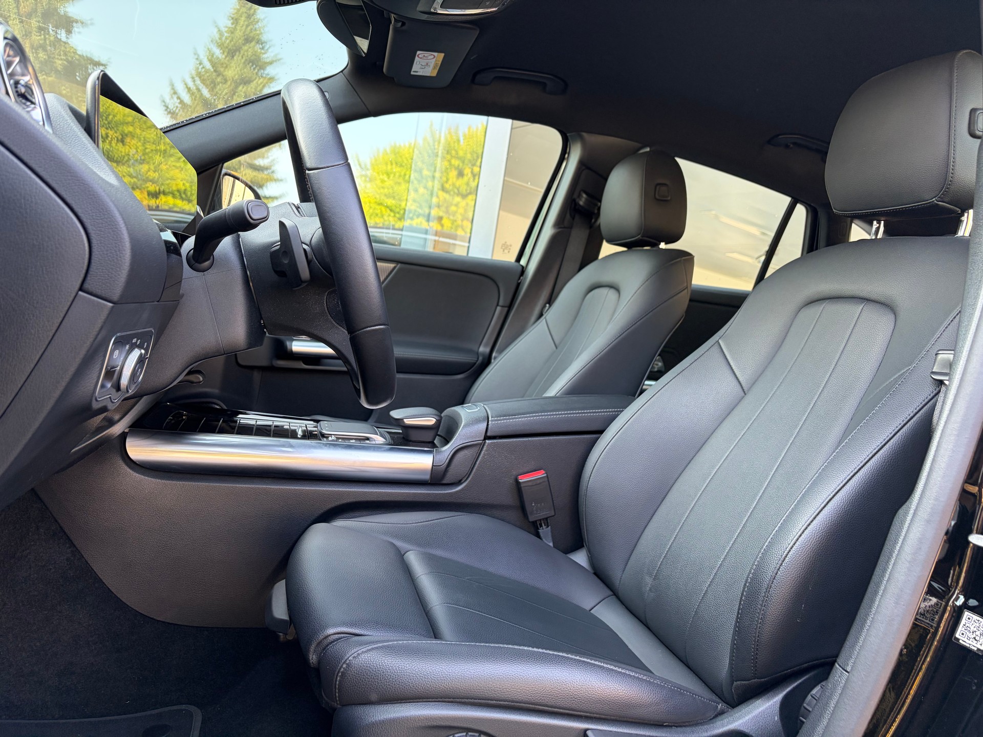 MERCEDES-BENZ EQA 250+ - 8