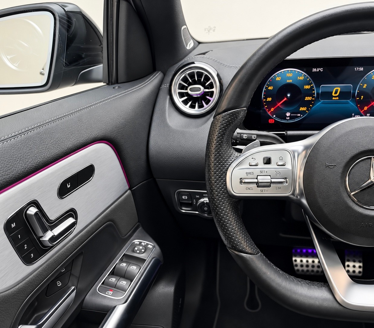 MERCEDES-BENZ GLA 250 4MATIC AMG Line (CH) | VOLLAUSSTATTUNG - 19