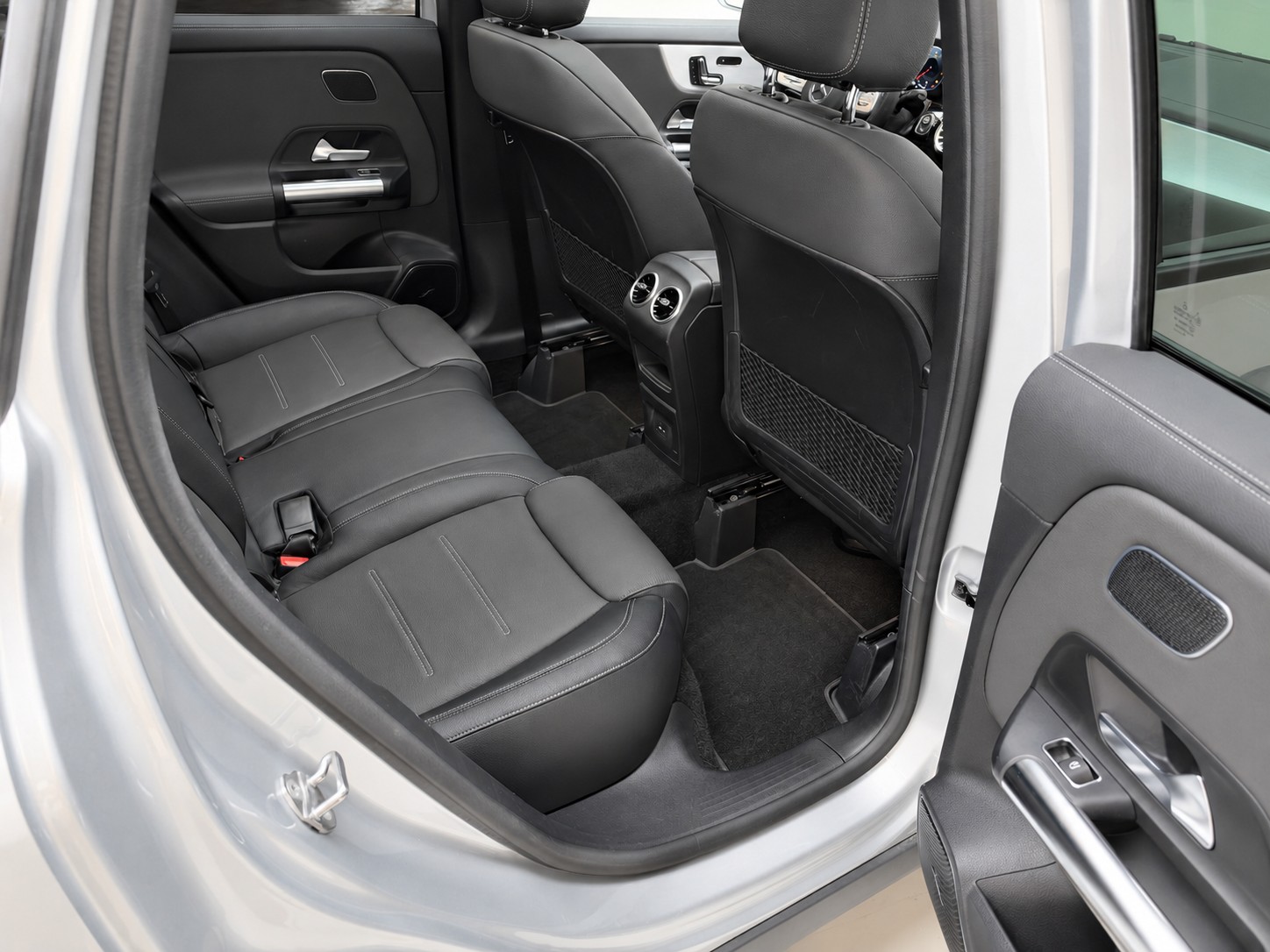 MERCEDES-BENZ GLA 250 4MATIC AMG Line (CH) | VOLLAUSSTATTUNG - 13
