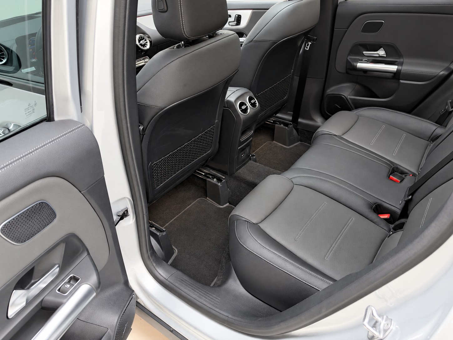 MERCEDES-BENZ GLA 250 4MATIC AMG Line (CH) | VOLLAUSSTATTUNG - 11