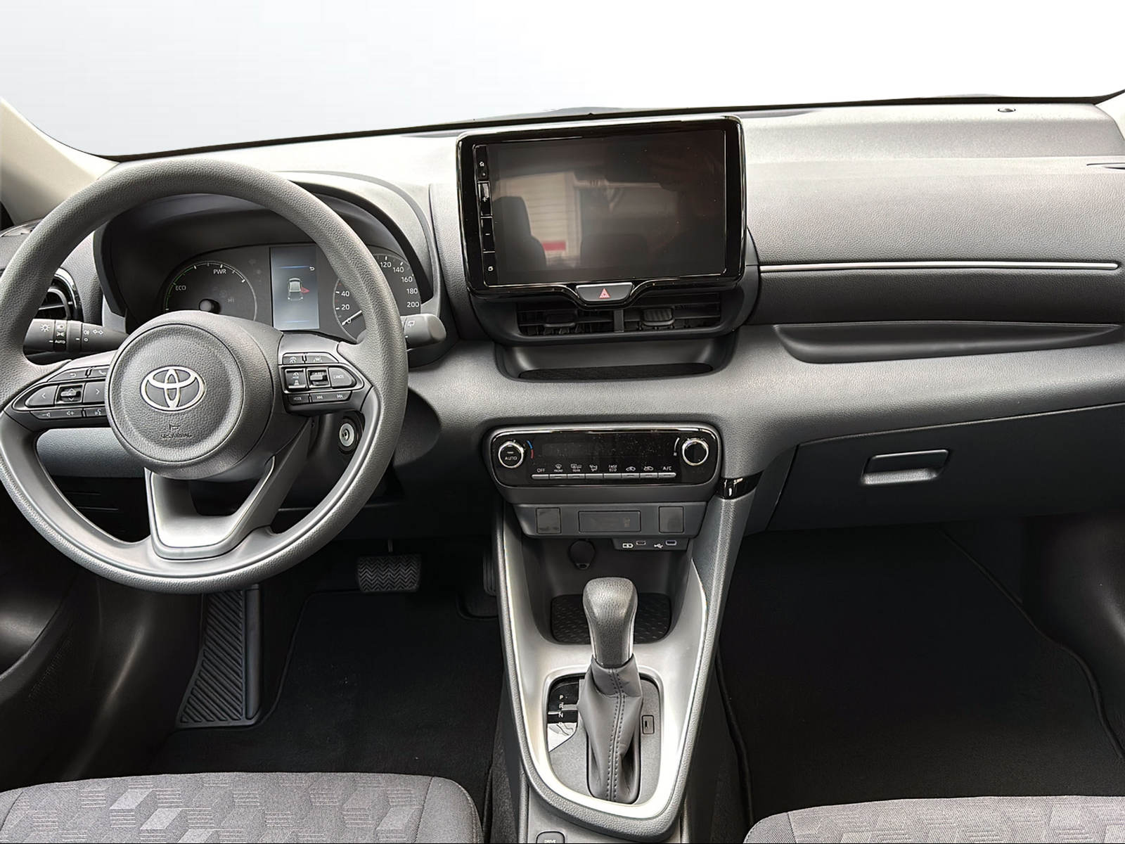 TOYOTA Yaris 1.5 Comfort e-CVT - 8