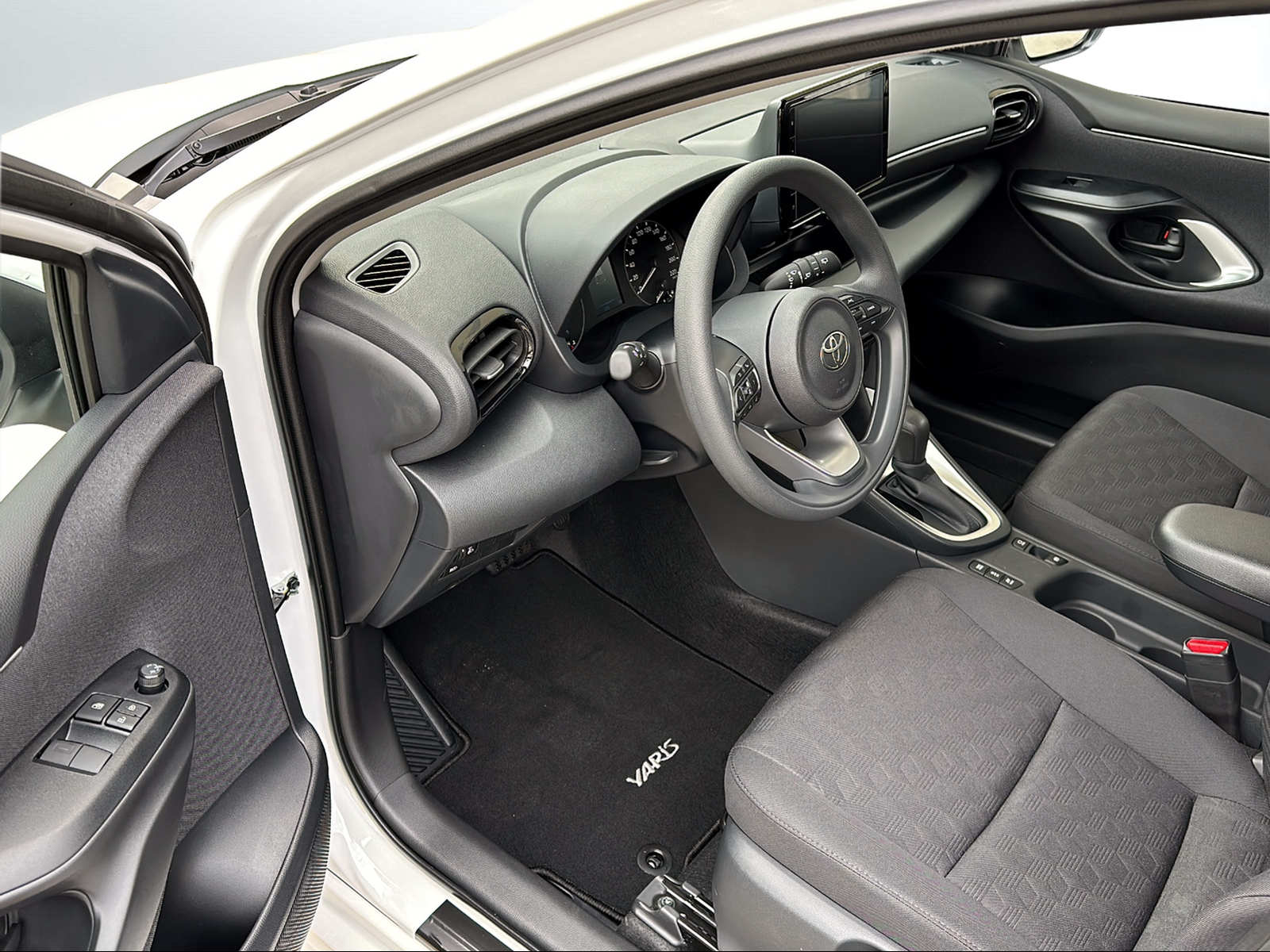 TOYOTA Yaris 1.5 Comfort e-CVT - 6