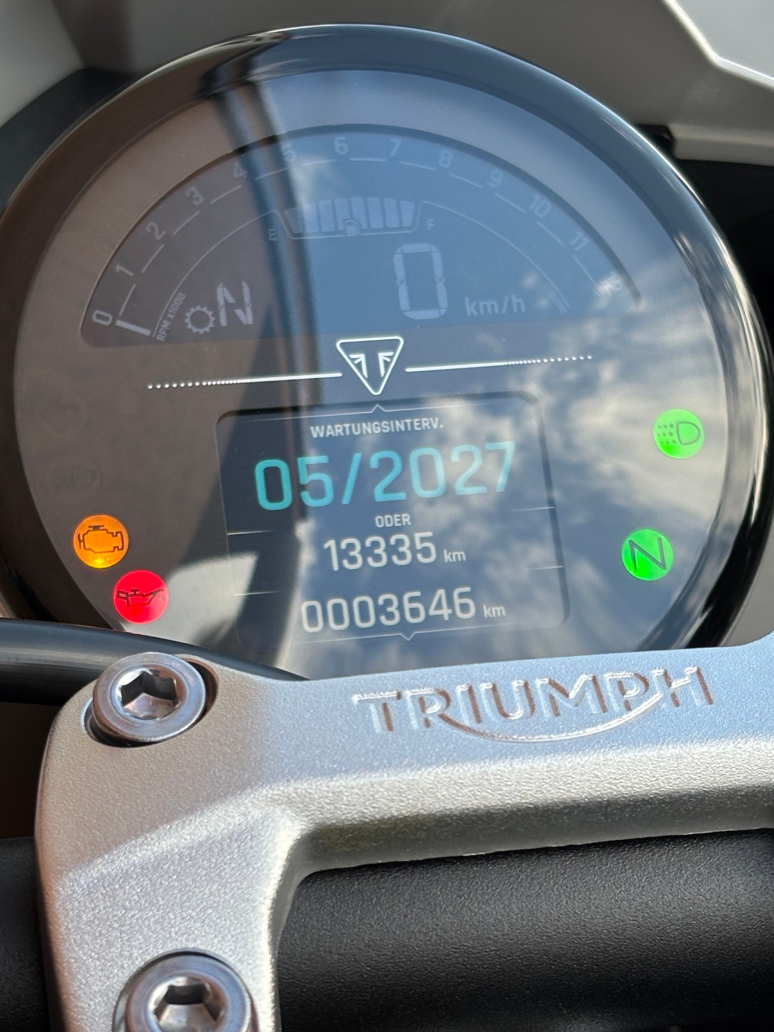 TRIUMPH Trident 800 - 6